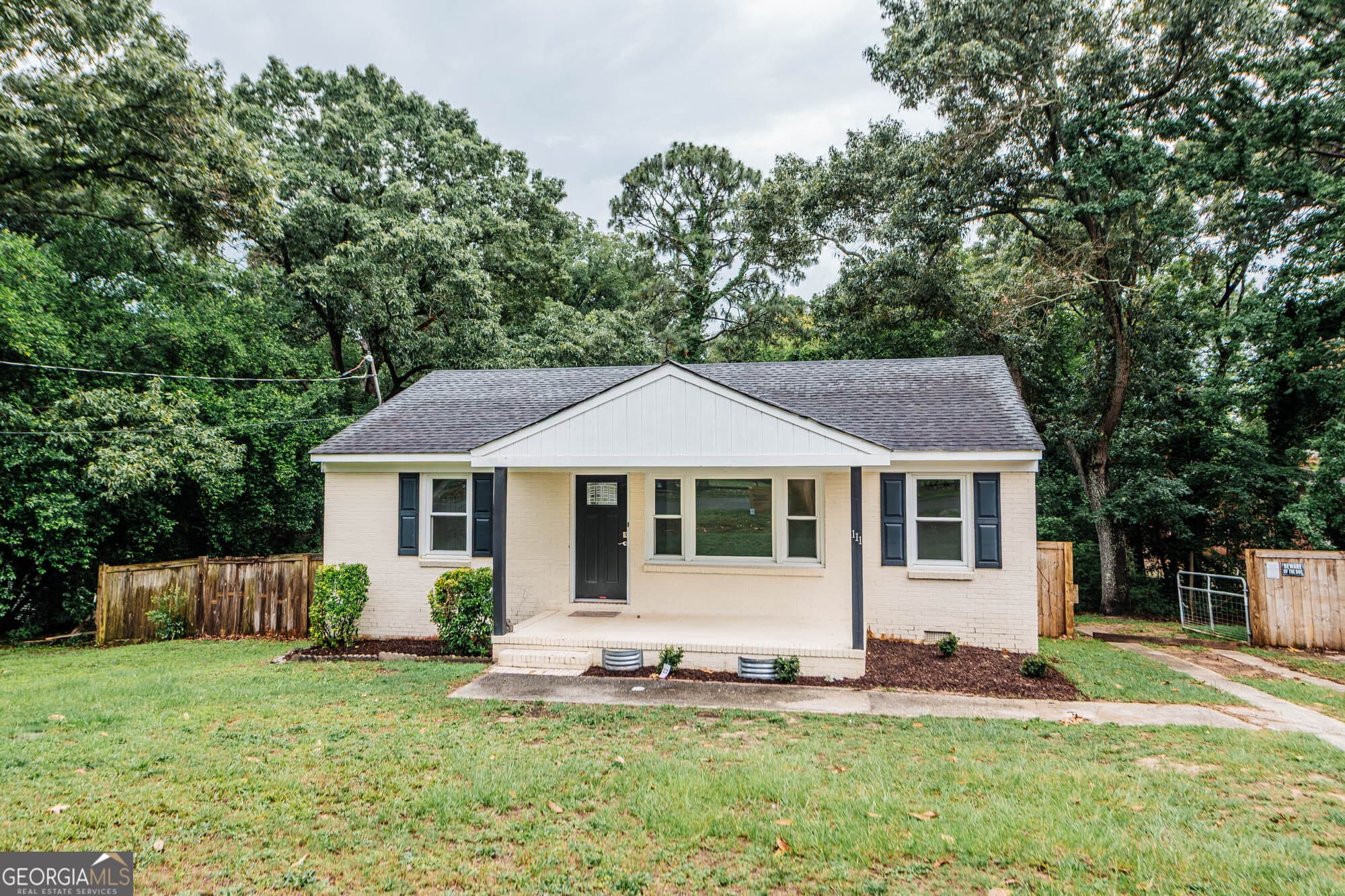 3 bedroom, 1 bathroom, 988 sq ft single family residence sold at 111 Benton Avenue, Warner Robins, GA 31088