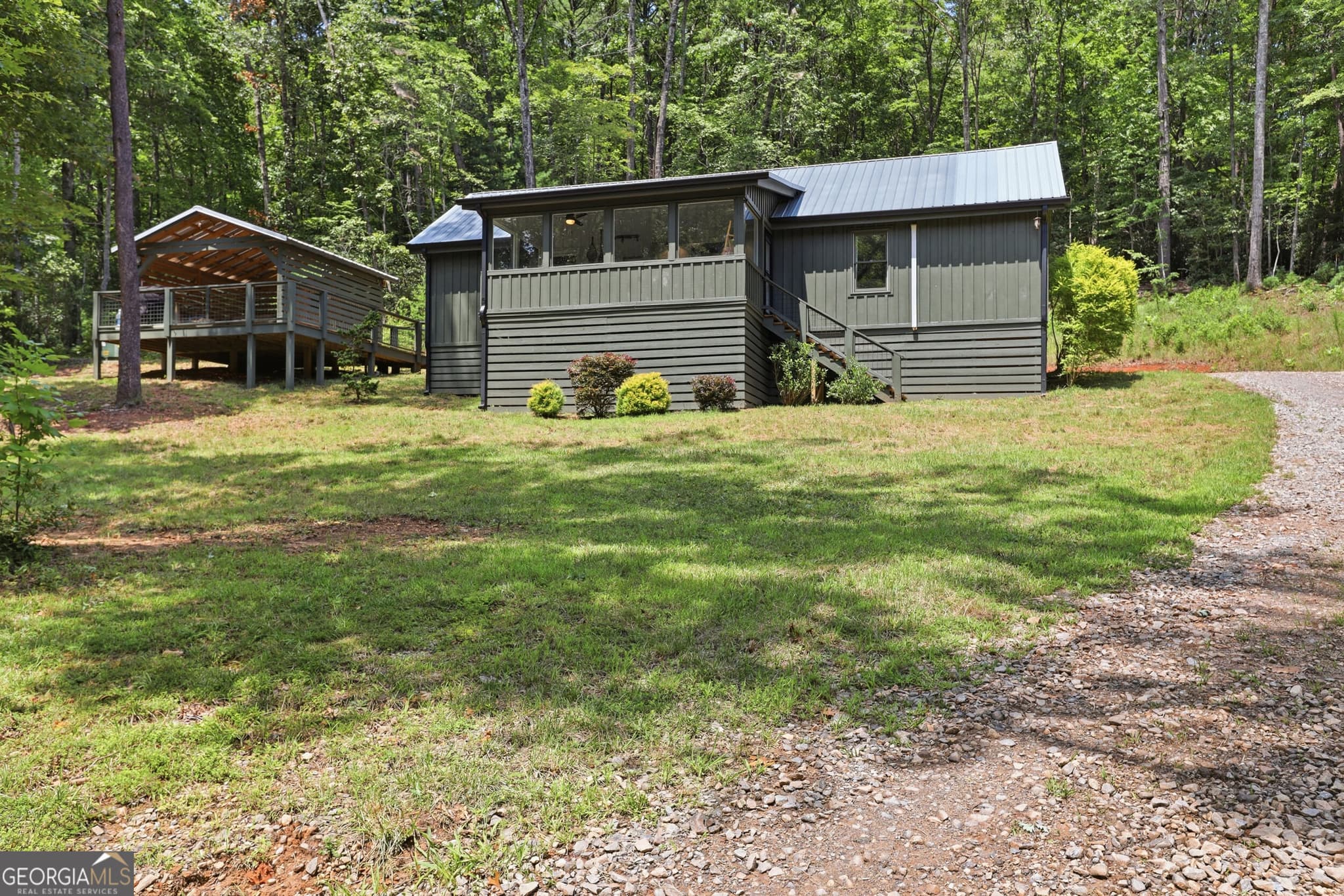 3 bedroom, 2 bathroom, 1,200 sq ft single family residence for sale at 121 Waterfalls Way, Clarkesville, GA 30523 — photo 1 of 45