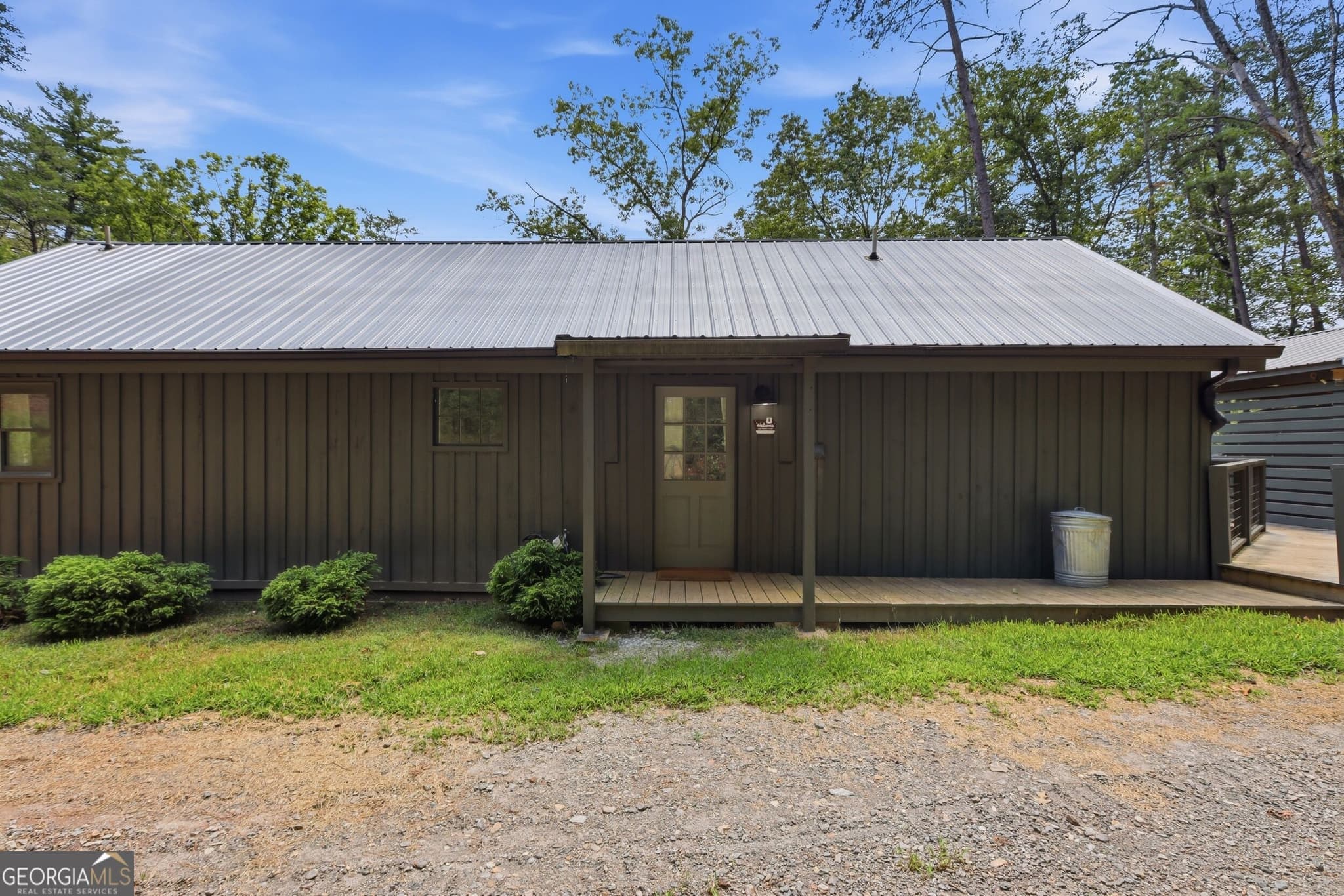 3 bedroom, 2 bathroom, 1,200 sq ft single family residence for sale at 121 Waterfalls Way, Clarkesville, GA 30523 — photo 4