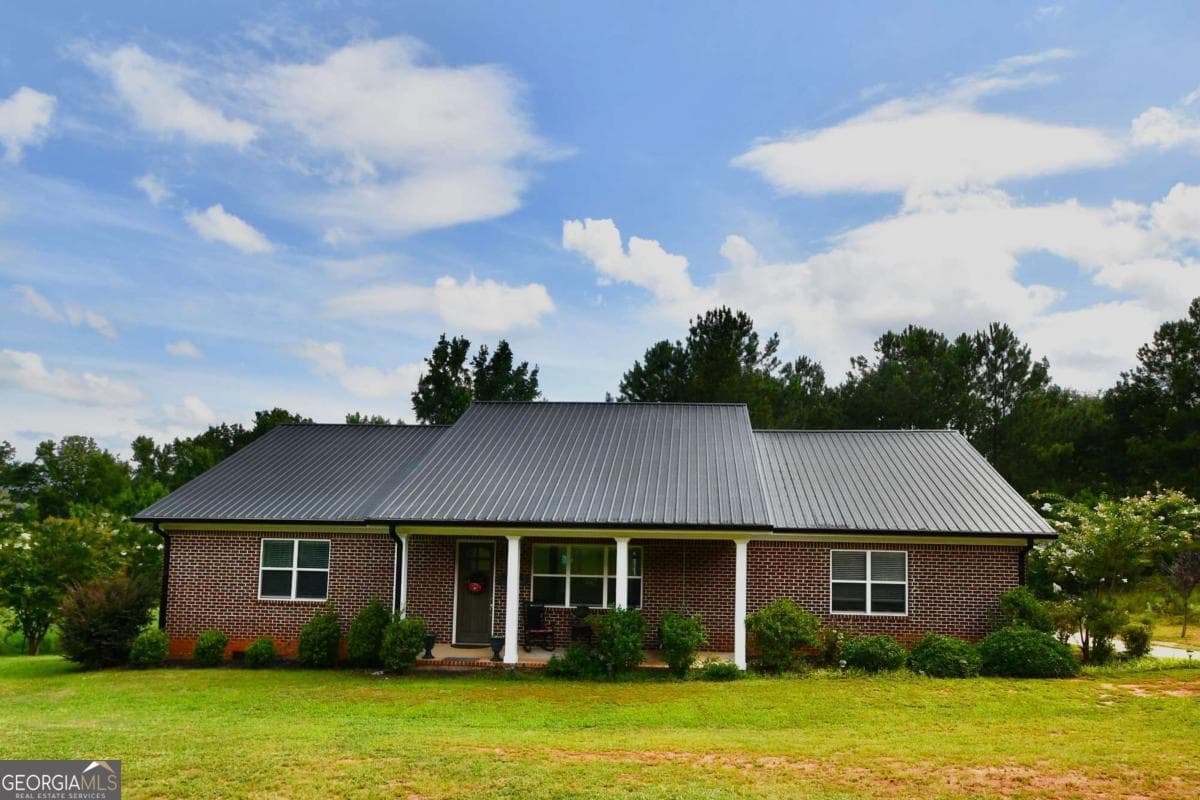 2 bedroom, 2.5 bathroom, 2,470 sq ft single family residence for sale at 2210 Flat Rock Road, Watkinsville, GA 30677 — photo 1 of 41