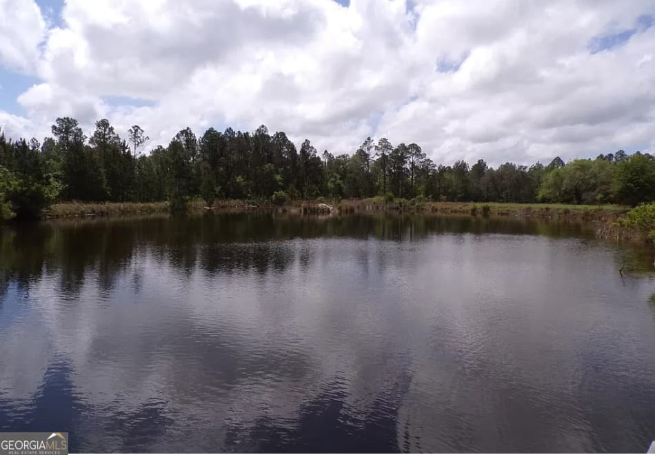 5 bedroom, 2 bathroom, 2,124 sq ft single family residence for sale at 2606 Beechwood Drive, Jesup, GA 31545 — photo 4