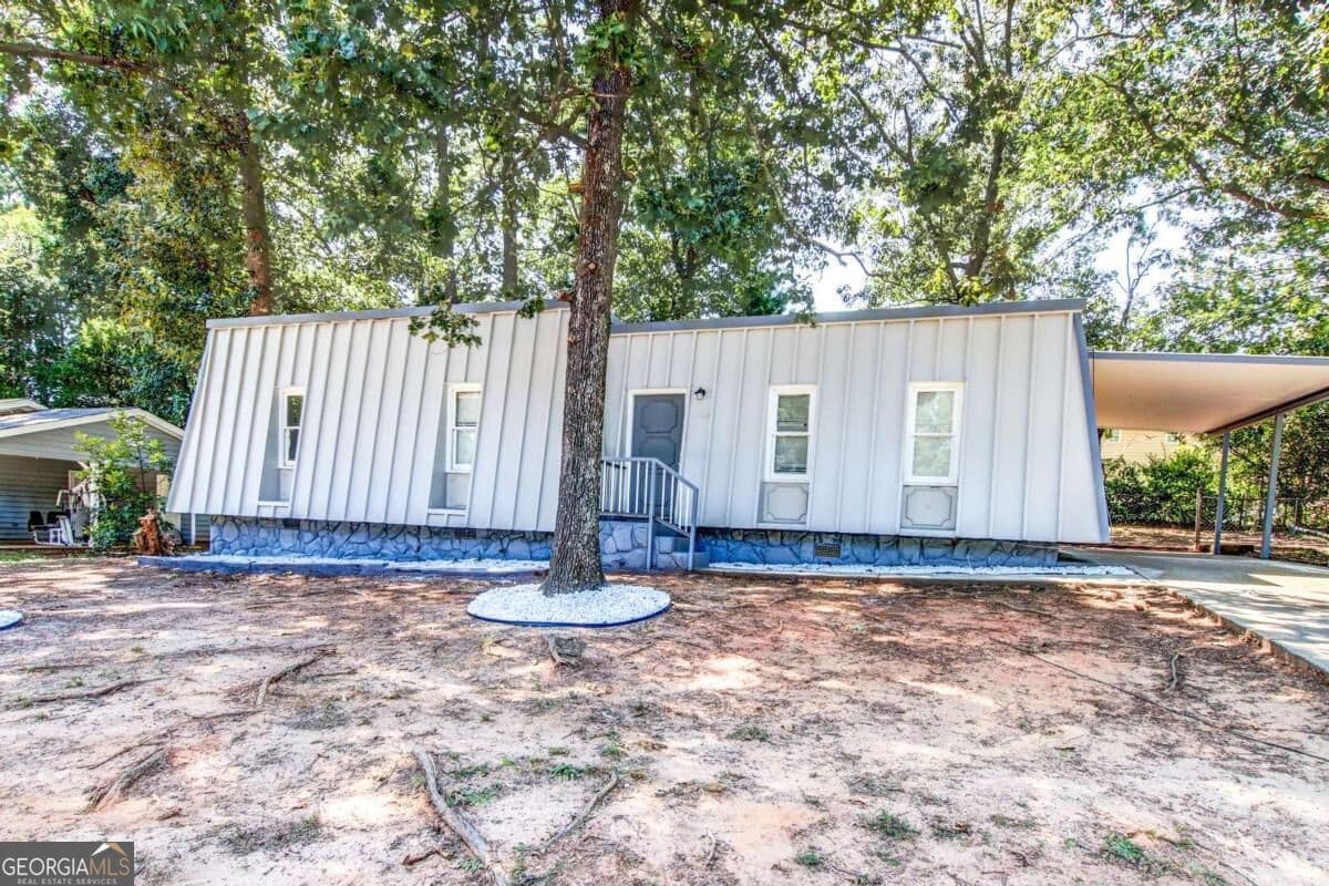 3 bedroom, 2 bathroom, 1,204 sq ft single family residence for rent at 1764 Big Horn Court, Conyers, GA 30013 for $1,600 a month — photo 2