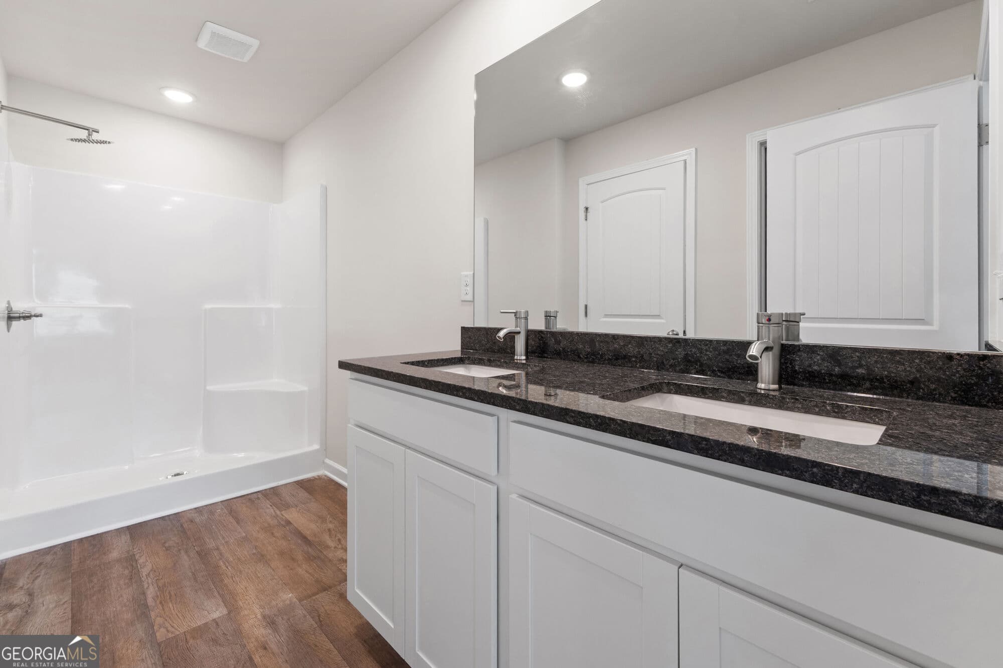 3 bedroom, 2.5 bathroom, 1,598 sq ft townhouse for sale at 8312 Columbia Court, Palmetto, GA 30268 — photo 3