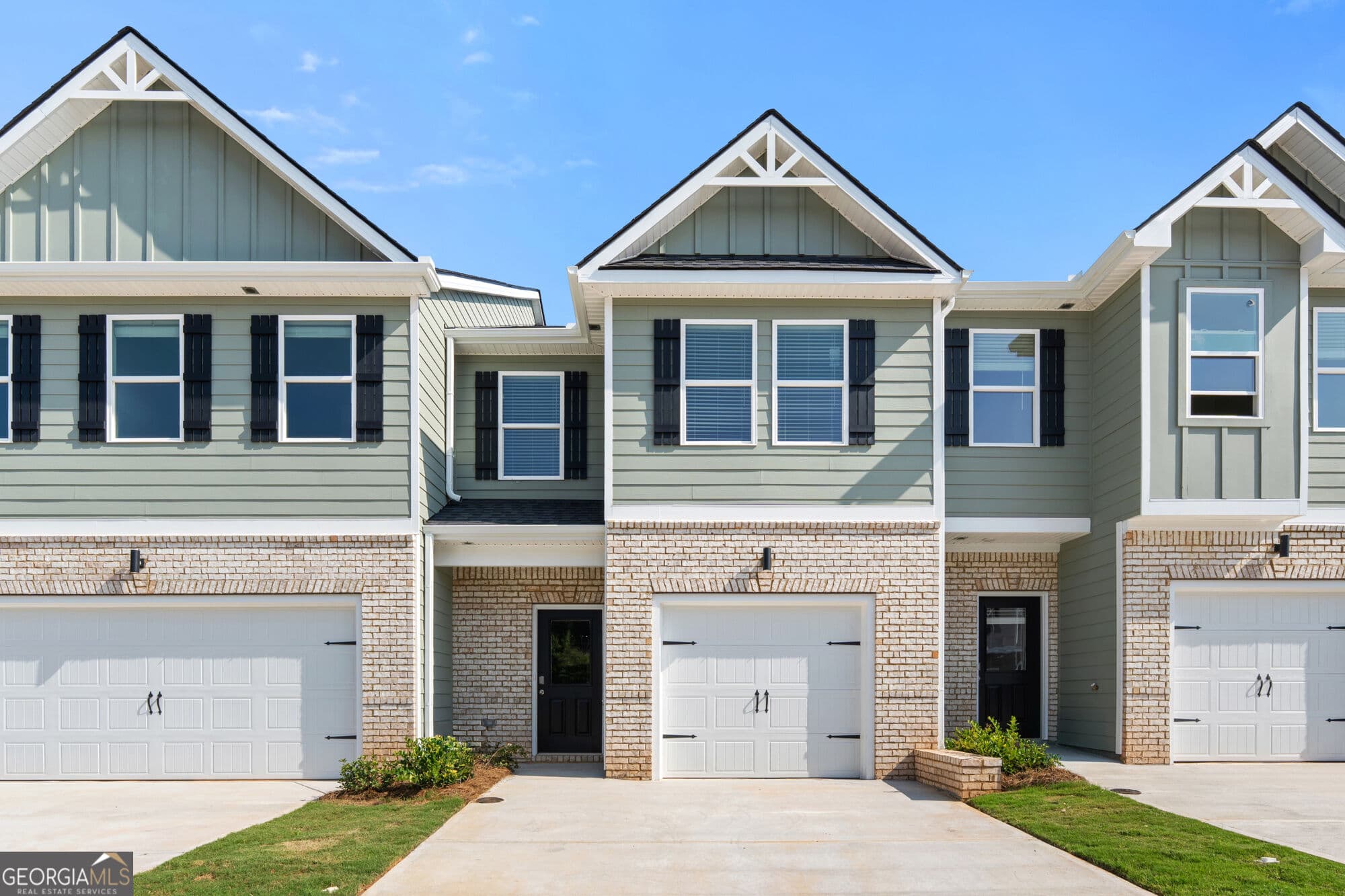 3 bedroom, 2.5 bathroom, 1,598 sq ft townhouse for sale at 8312 Columbia Court, Palmetto, GA 30268
