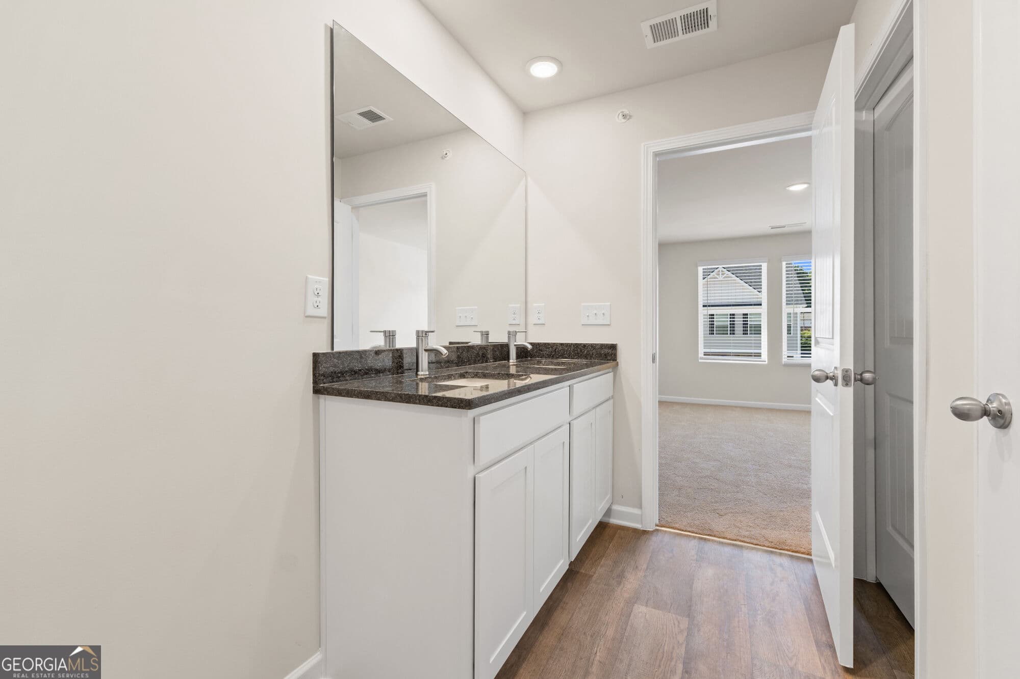 3 bedroom, 2.5 bathroom, 1,598 sq ft townhouse for sale at 8312 Columbia Court, Palmetto, GA 30268 — photo 5