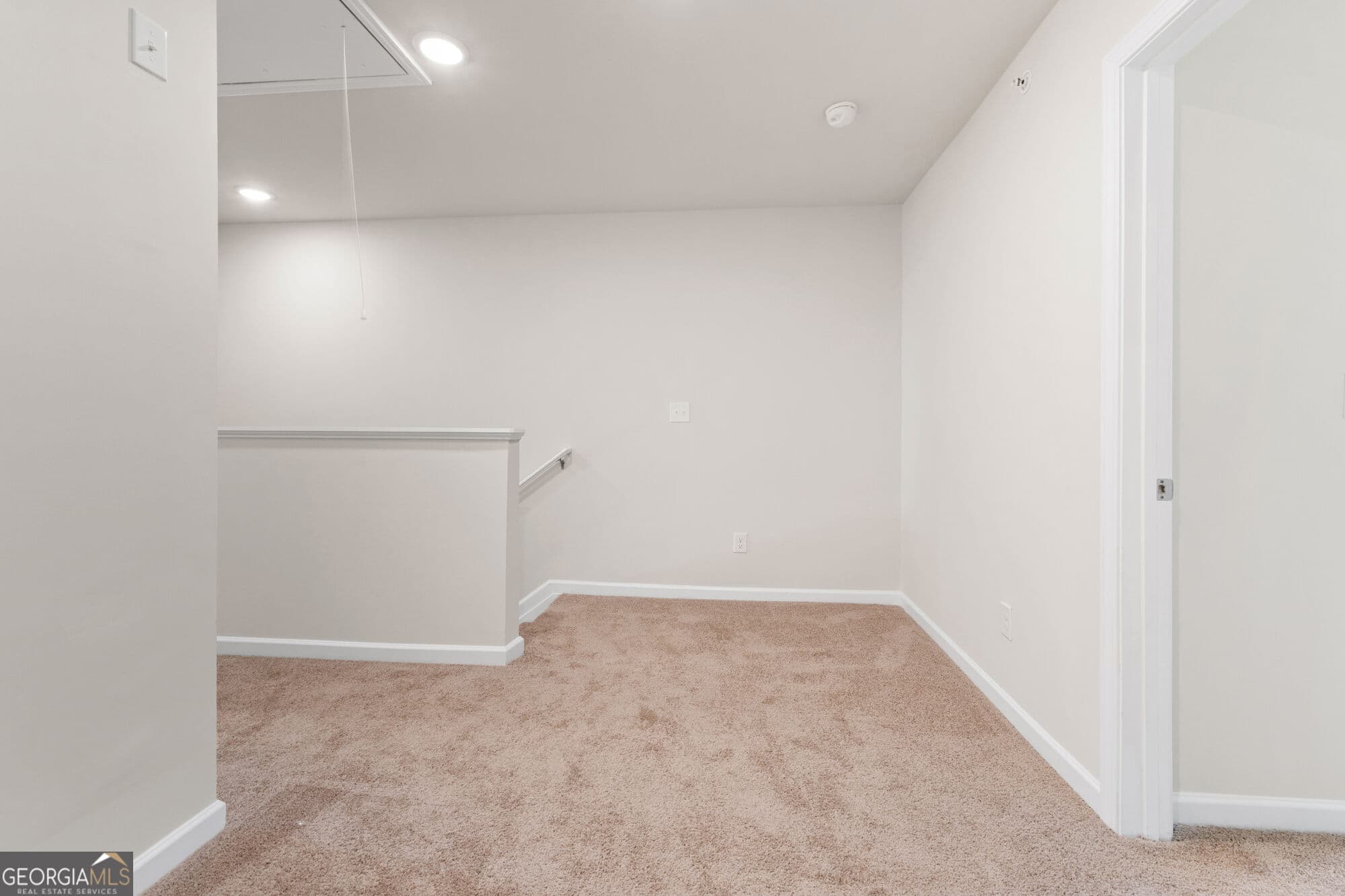 3 bedroom, 2.5 bathroom, 1,598 sq ft townhouse for sale at 8312 Columbia Court, Palmetto, GA 30268 — photo 8