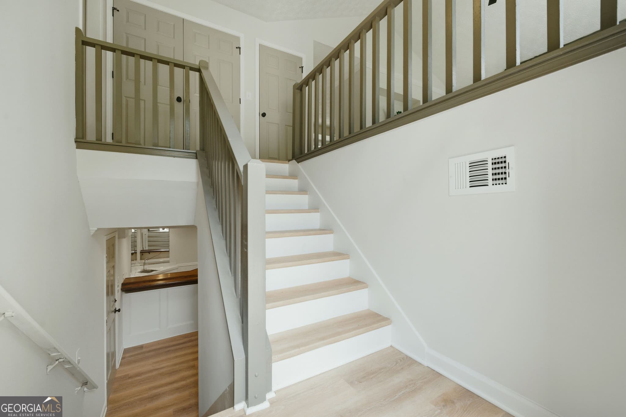 3 bedroom, 2 bathroom, 2,302 sq ft single family residence for sale at 6231 Emerald Springs Drive, Acworth, GA 30102 — photo 2
