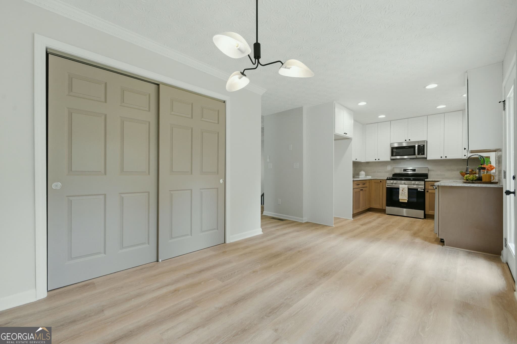3 bedroom, 2 bathroom, 2,302 sq ft single family residence for sale at 6231 Emerald Springs Drive, Acworth, GA 30102 — photo 7