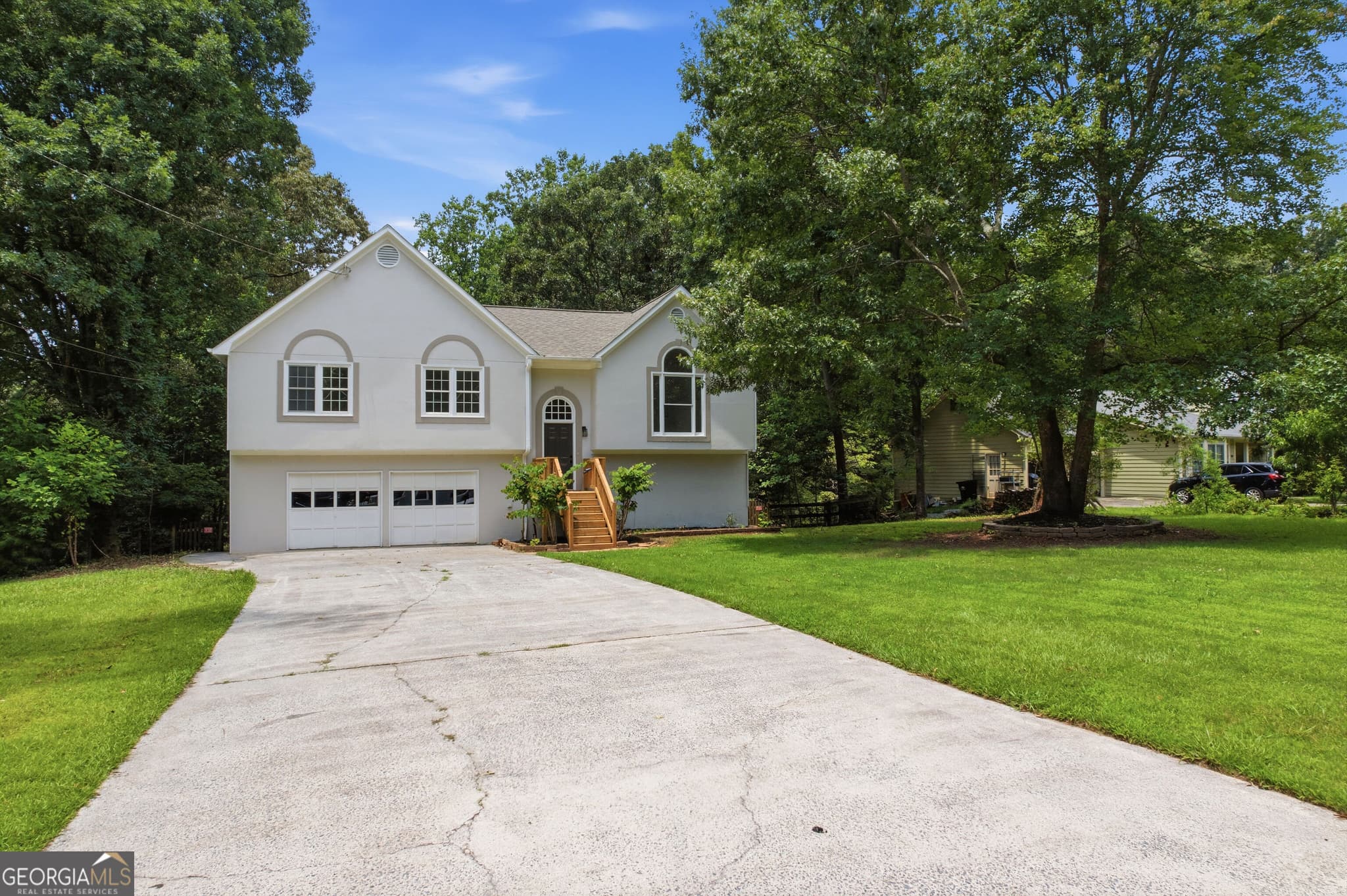 3 bedroom, 2 bathroom, 2,302 sq ft single family residence for sale at 6231 Emerald Springs Drive, Acworth, GA 30102 — photo 1 of 18