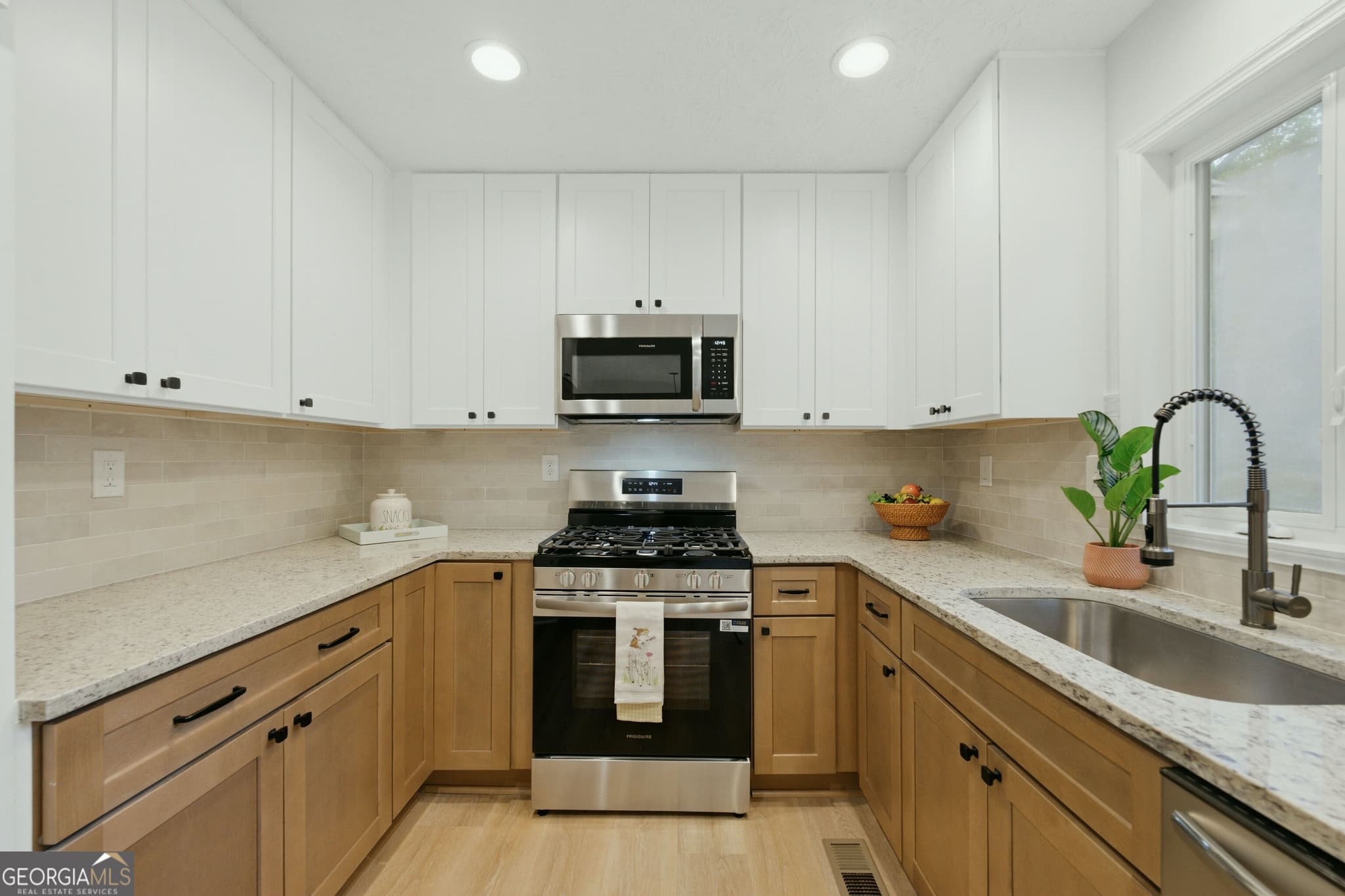 3 bedroom, 2 bathroom, 2,302 sq ft single family residence for sale at 6231 Emerald Springs Drive, Acworth, GA 30102 — photo 8