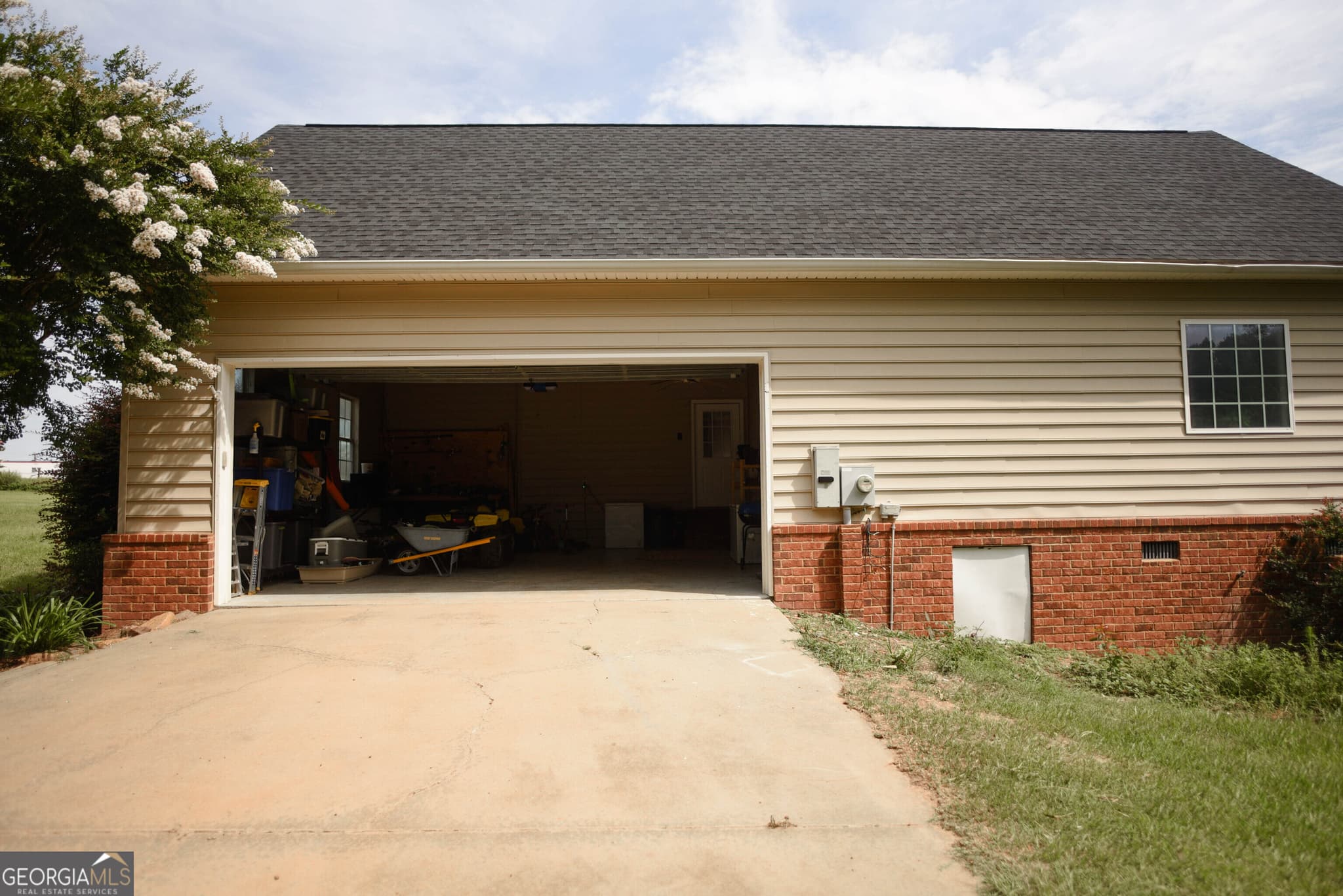 3 bedroom, 2 bathroom, 2,000 sq ft single family residence for sale at 247 Darrell Thompson Road, Lyons, GA 30436 — photo 3