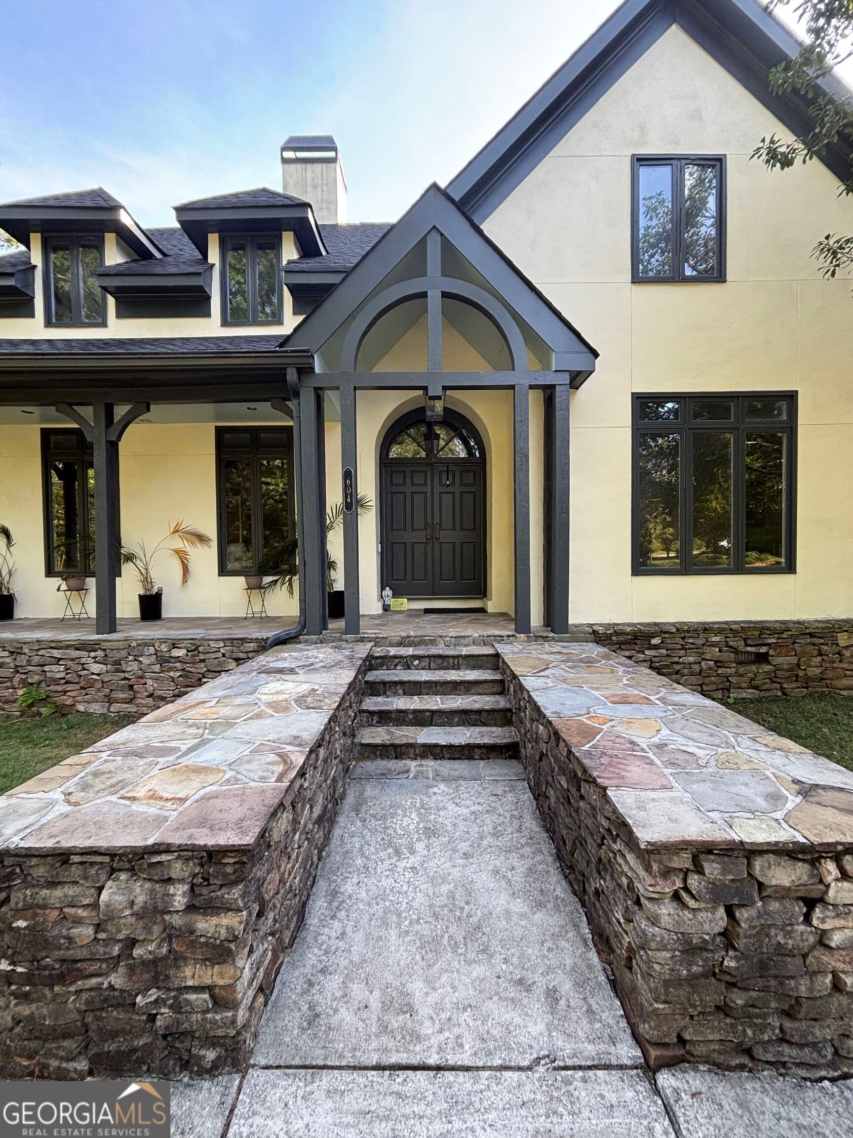 3 bedroom, 3.5 bathroom, 3,982 sq ft single family residence for sale at 604 Maddox Road, Griffin, GA 30224 — photo 2