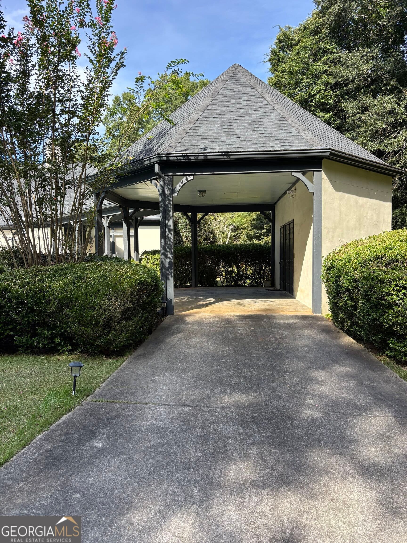 3 bedroom, 3.5 bathroom, 3,982 sq ft single family residence for sale at 604 Maddox Road, Griffin, GA 30224 — photo 5
