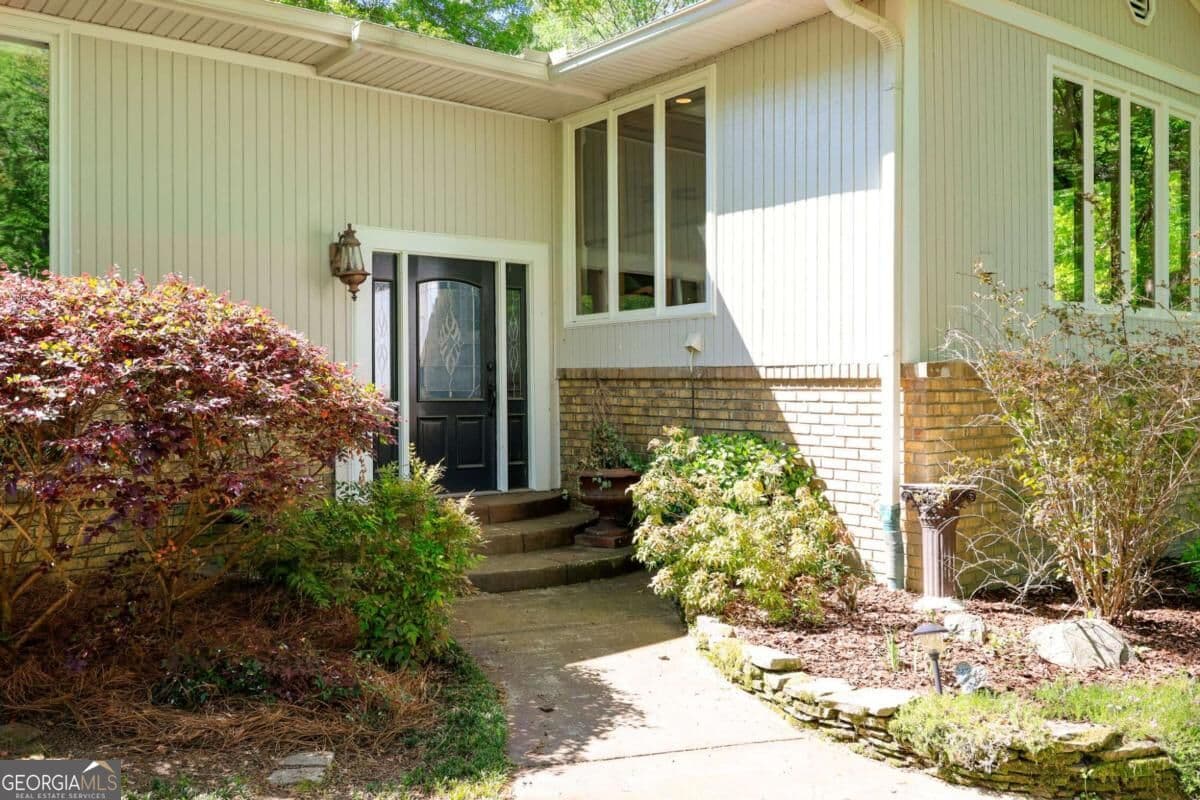 3 bedroom, 2 bathroom, 2,350 sq ft single family residence for sale at 8277 Buchanan Highway, Dallas, GA 30157 — photo 3