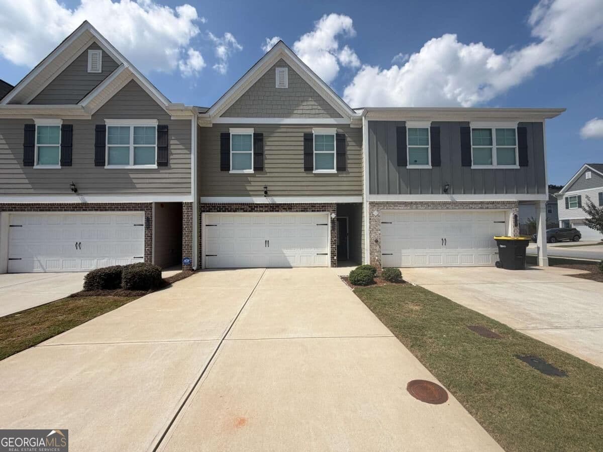 3 bedroom, 2.5 bathroom townhouse for sale at 11633 Mendenhall Court, Hampton, GA 30228
