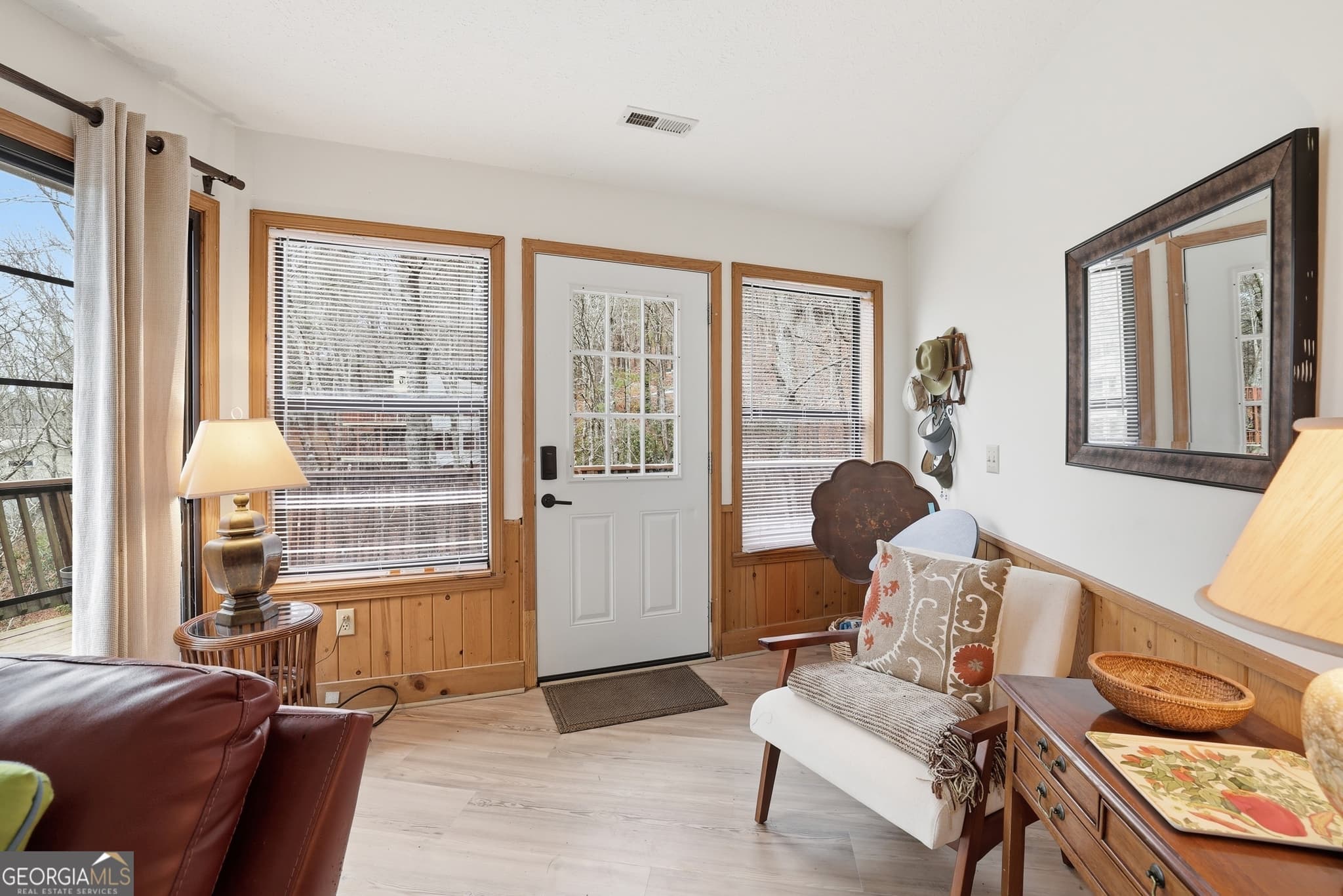 4 bedroom, 3 bathroom, 1,980 sq ft single family residence for sale at 578 Saddleback Circle, Sky Valley, GA 30537 — photo 7