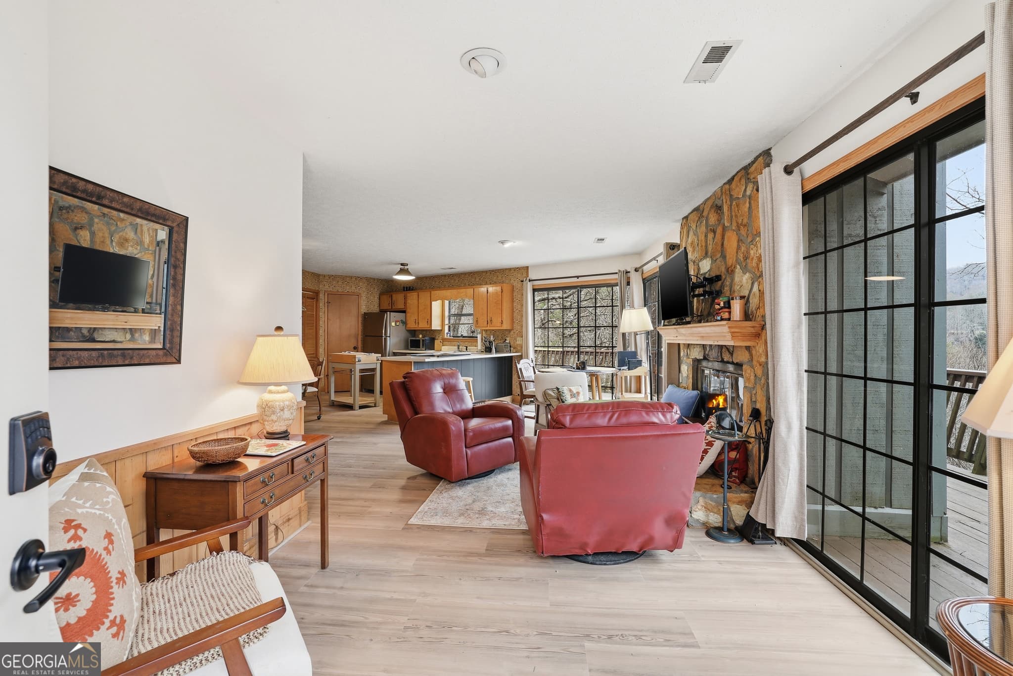 4 bedroom, 3 bathroom, 1,980 sq ft single family residence for sale at 578 Saddleback Circle, Sky Valley, GA 30537 — photo 4