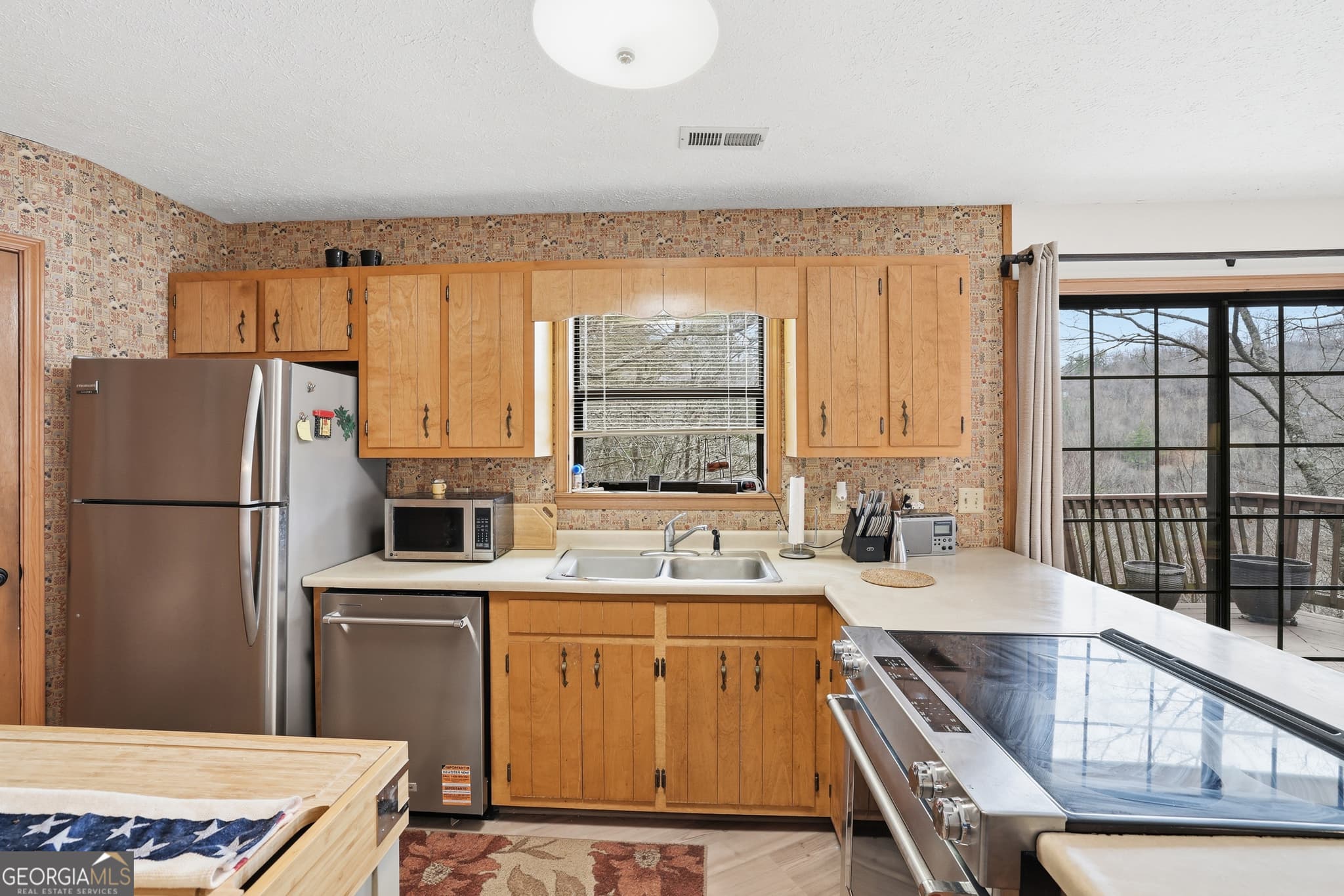 4 bedroom, 3 bathroom, 1,980 sq ft single family residence for sale at 578 Saddleback Circle, Sky Valley, GA 30537 — photo 8