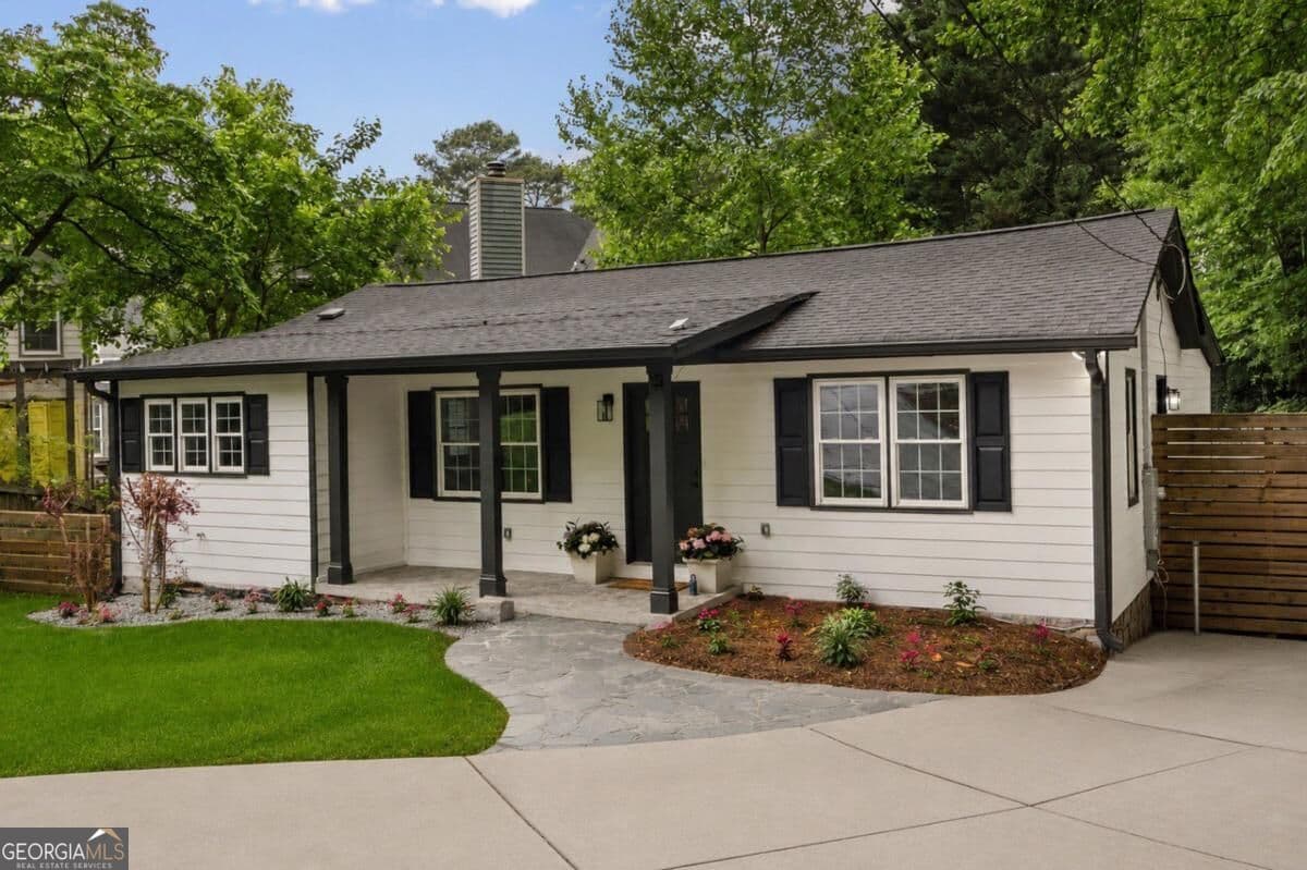 5 bedroom, 3 bathroom, 2,879 sq ft single family residence for sale at 3154 Briarcliff Way, Atlanta, GA 30345 — photo 3