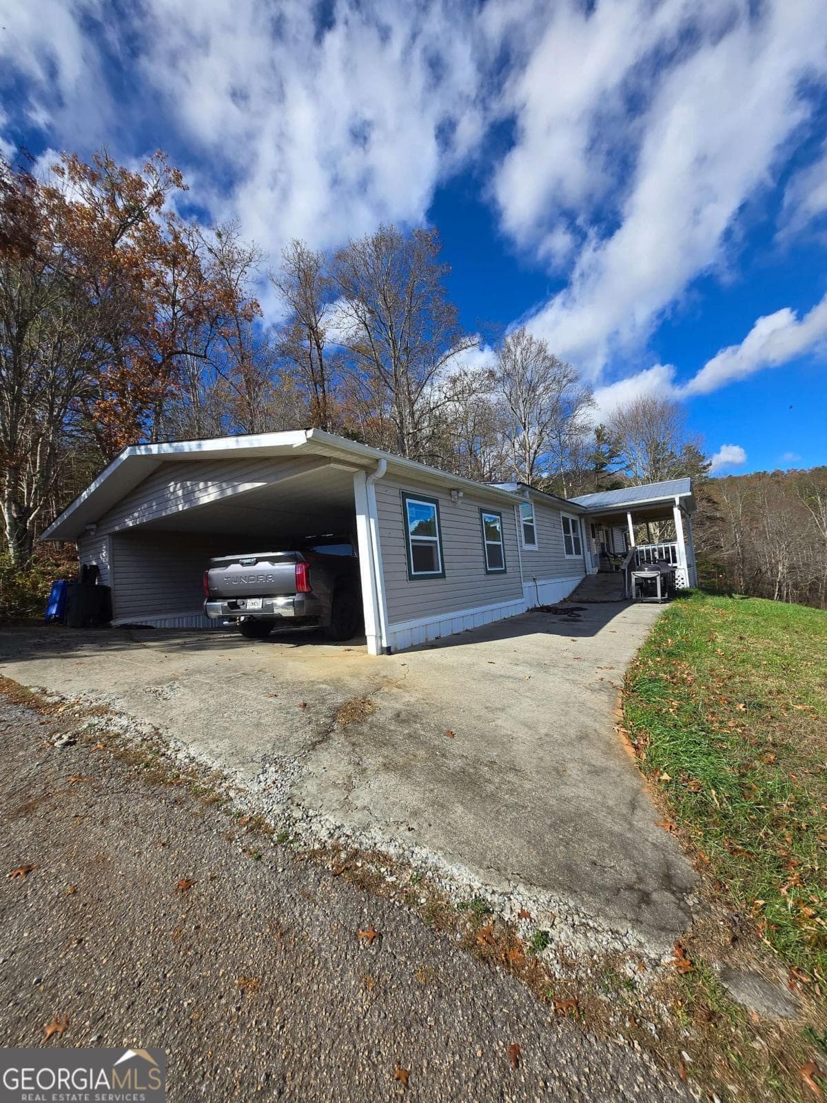 3 bedroom, 2 bathroom, 1,444 sq ft single family residence for sale at 325 Scataway Road, Hiawassee, GA 30546 — photo 3