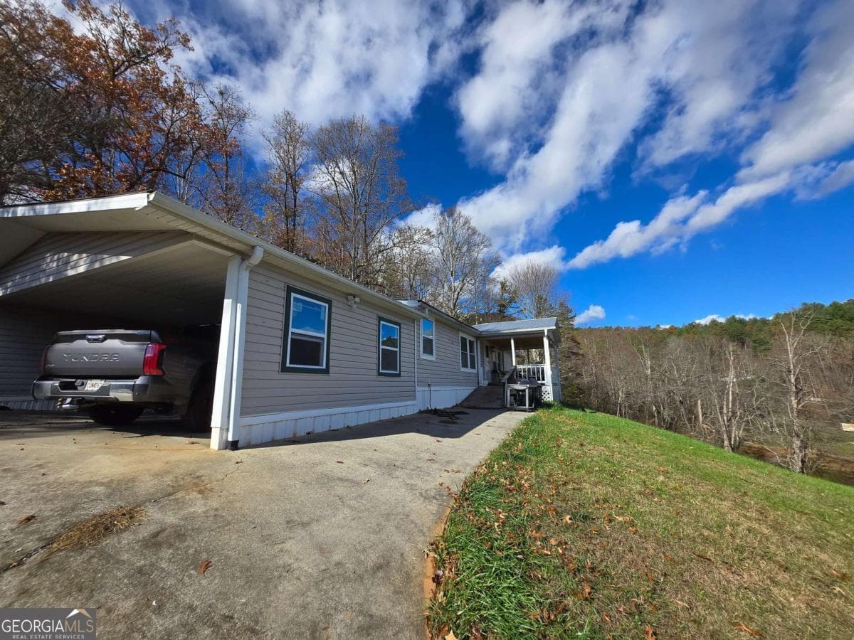 3 bedroom, 2 bathroom, 1,444 sq ft single family residence for sale at 325 Scataway Road, Hiawassee, GA 30546