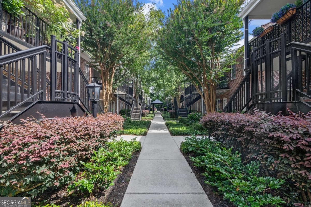 2 bedroom, 2 bathroom, 1,090 sq ft condominium sold at 3675 Peachtree Road 45, Atlanta, GA 30319