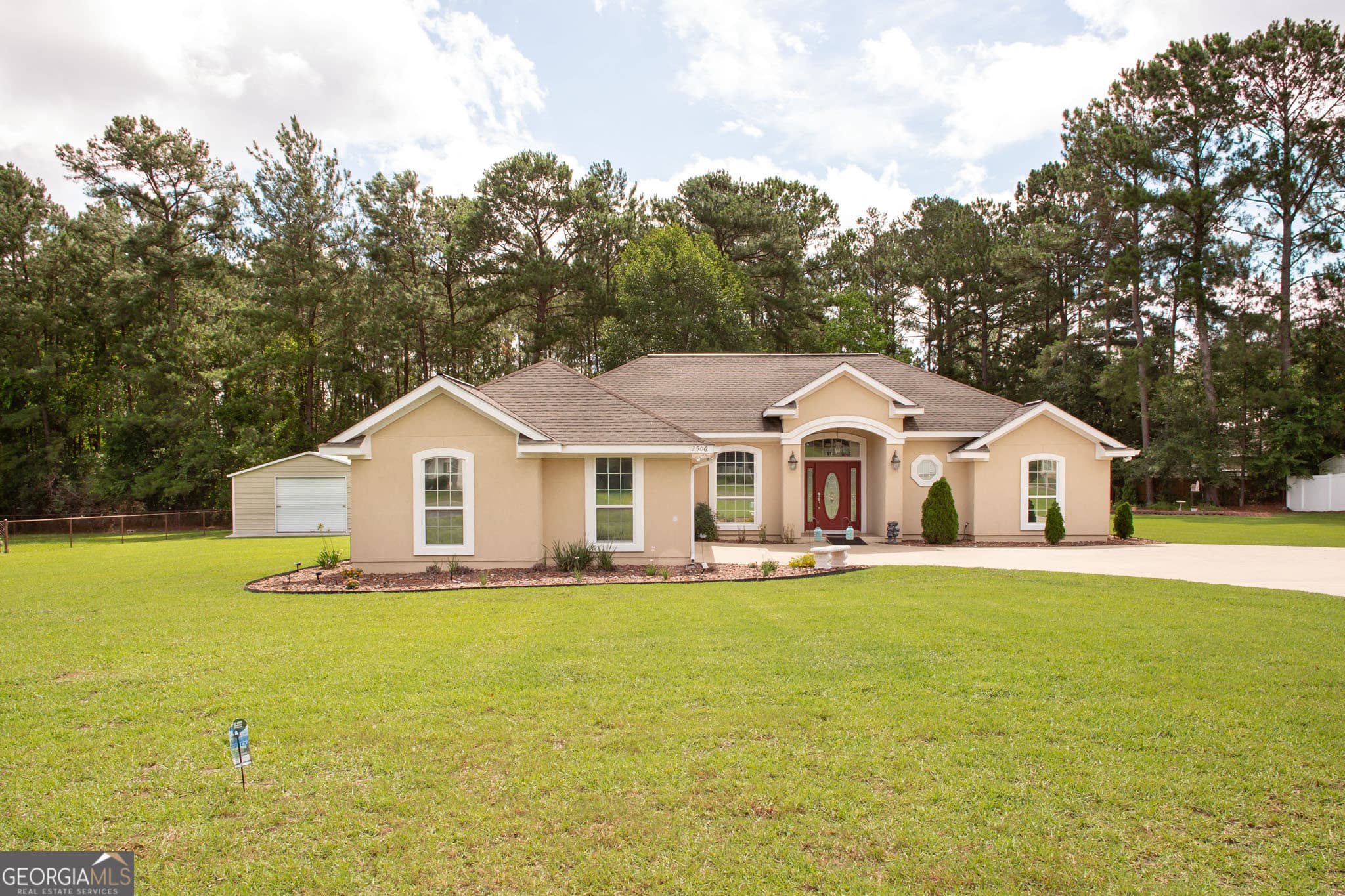 3 bedroom, 2 bathroom, 2,074 sq ft single family residence for sale at 2506 Lejuene Road, Waycross, GA 31501 — photo 2