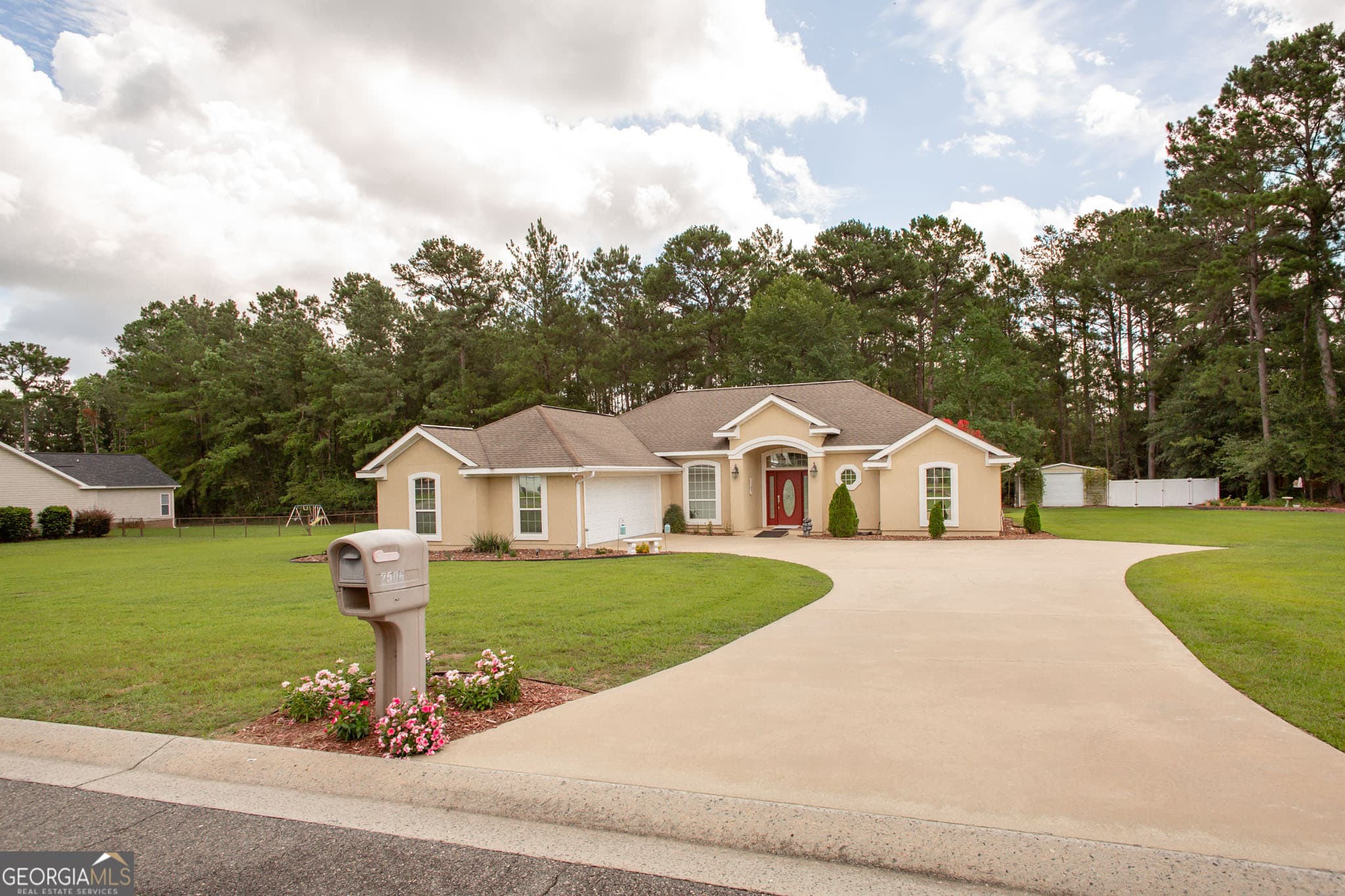3 bedroom, 2 bathroom, 2,074 sq ft single family residence for sale at 2506 Lejuene Road, Waycross, GA 31501 — photo 4