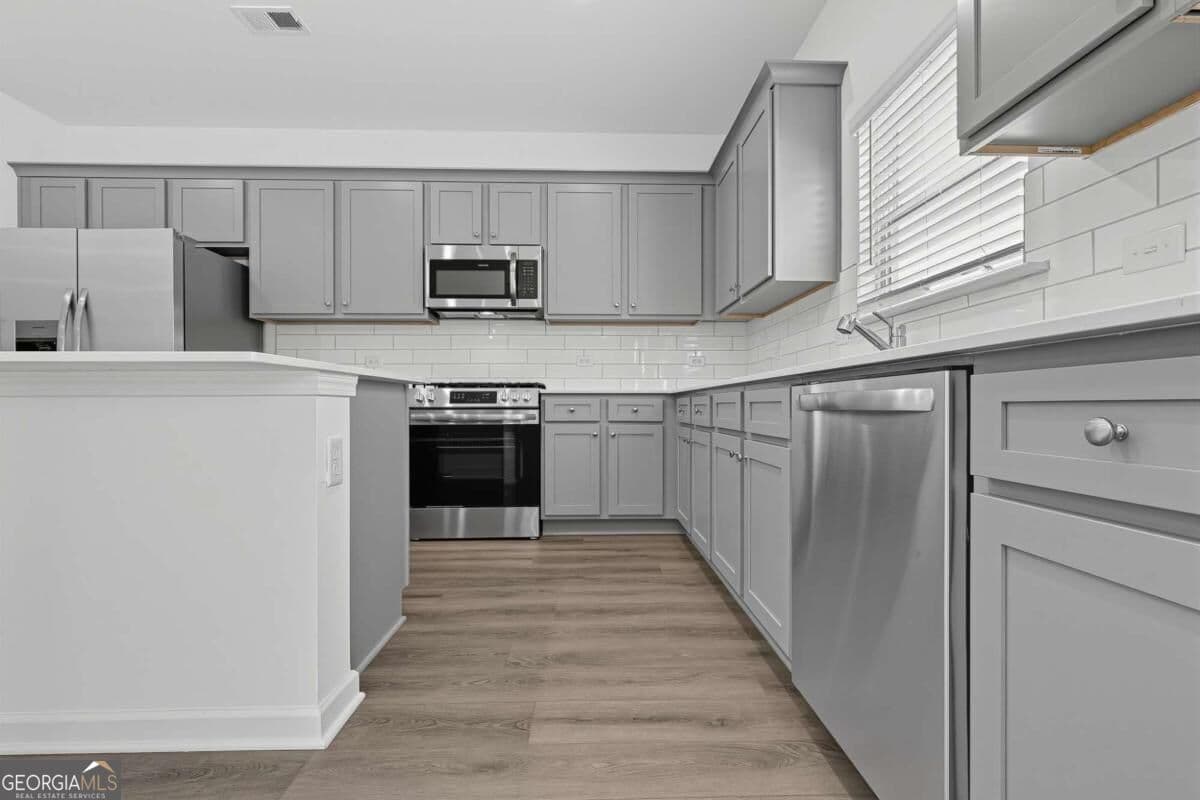 5 bedroom, 4.5 bathroom, 2,821 sq ft single family residence for sale at 3884 Breton Cove, Bethlehem, GA 30620 — photo 6