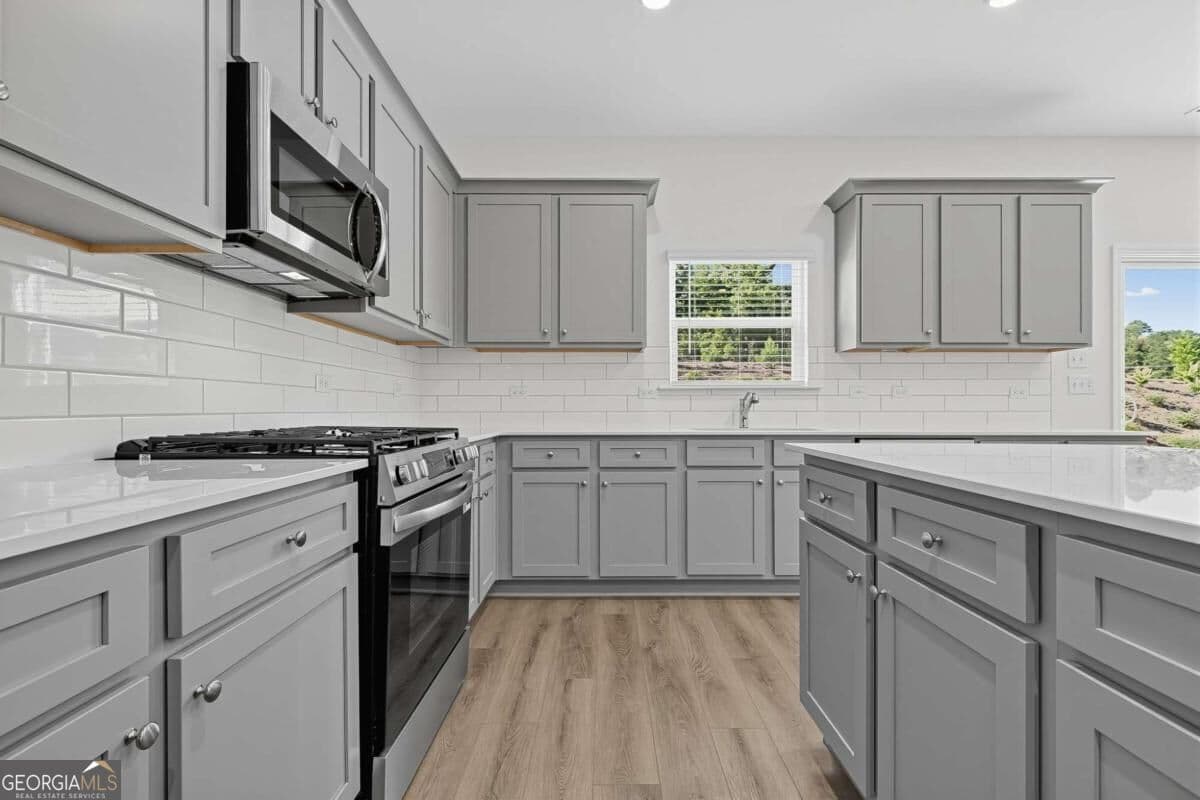 5 bedroom, 4.5 bathroom, 2,821 sq ft single family residence for sale at 3884 Breton Cove, Bethlehem, GA 30620 — photo 7