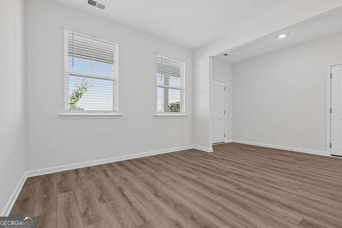 5 bedroom, 4.5 bathroom, 2,821 sq ft single family residence for sale at 3884 Breton Cove, Bethlehem, GA 30620 — photo 3