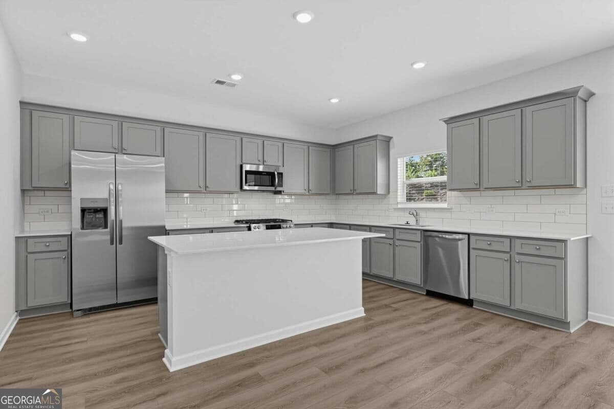 5 bedroom, 4.5 bathroom, 2,821 sq ft single family residence for sale at 3884 Breton Cove, Bethlehem, GA 30620 — photo 5