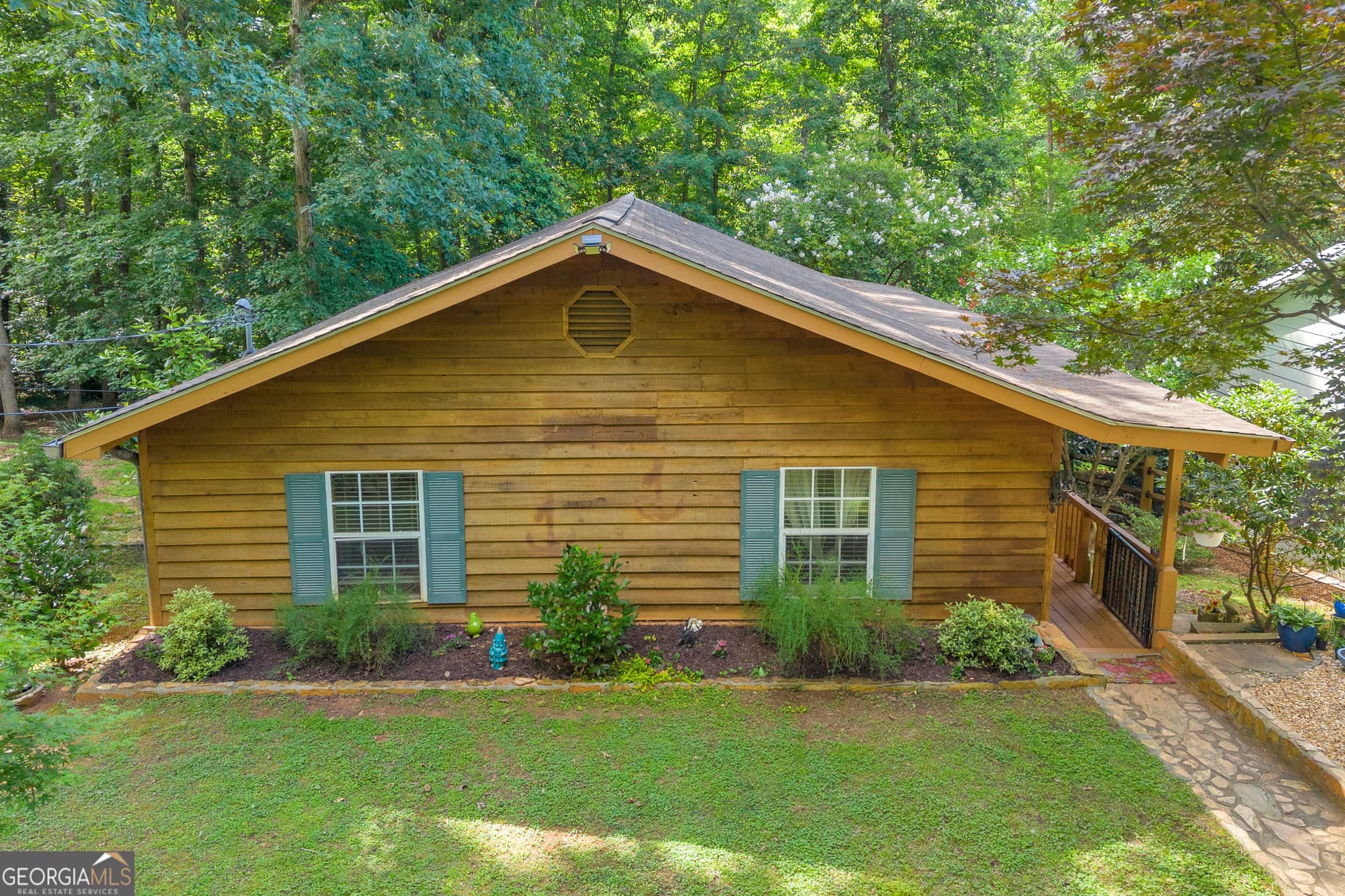 2 bedroom, 2 bathroom, 1,008 sq ft cabin,single family residence for sale at 776 Normandy Trail, Lavonia, GA 30553