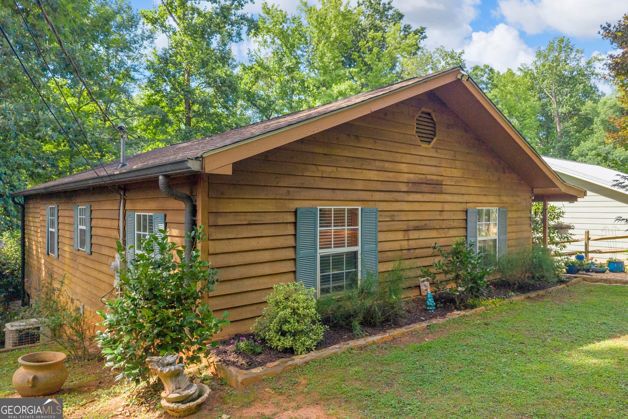 2 bedroom, 2 bathroom, 1,008 sq ft cabin,single family residence for sale at 776 Normandy Trail, Lavonia, GA 30553 — photo 5