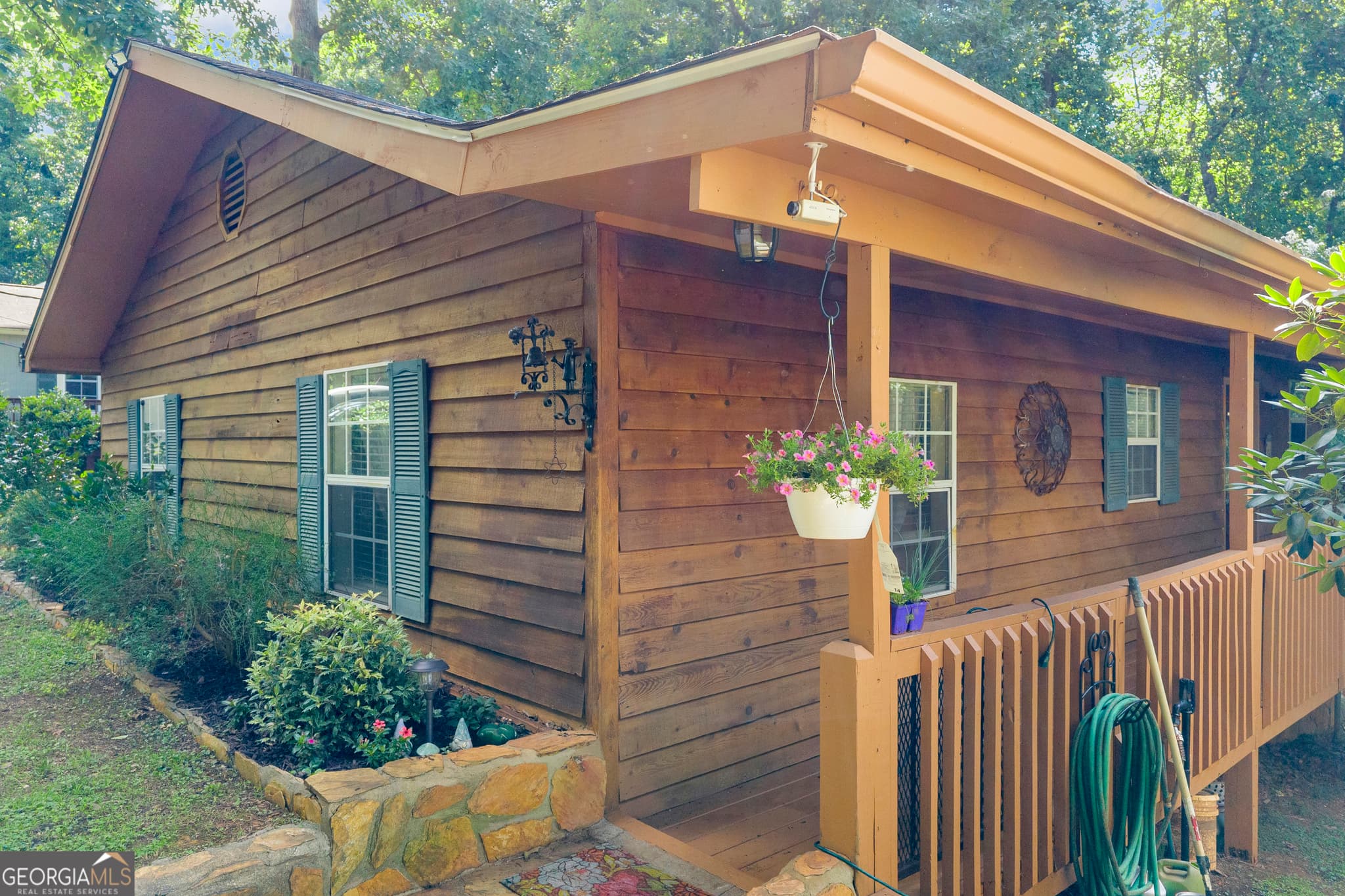 2 bedroom, 2 bathroom, 1,008 sq ft cabin,single family residence for sale at 776 Normandy Trail, Lavonia, GA 30553 — photo 4