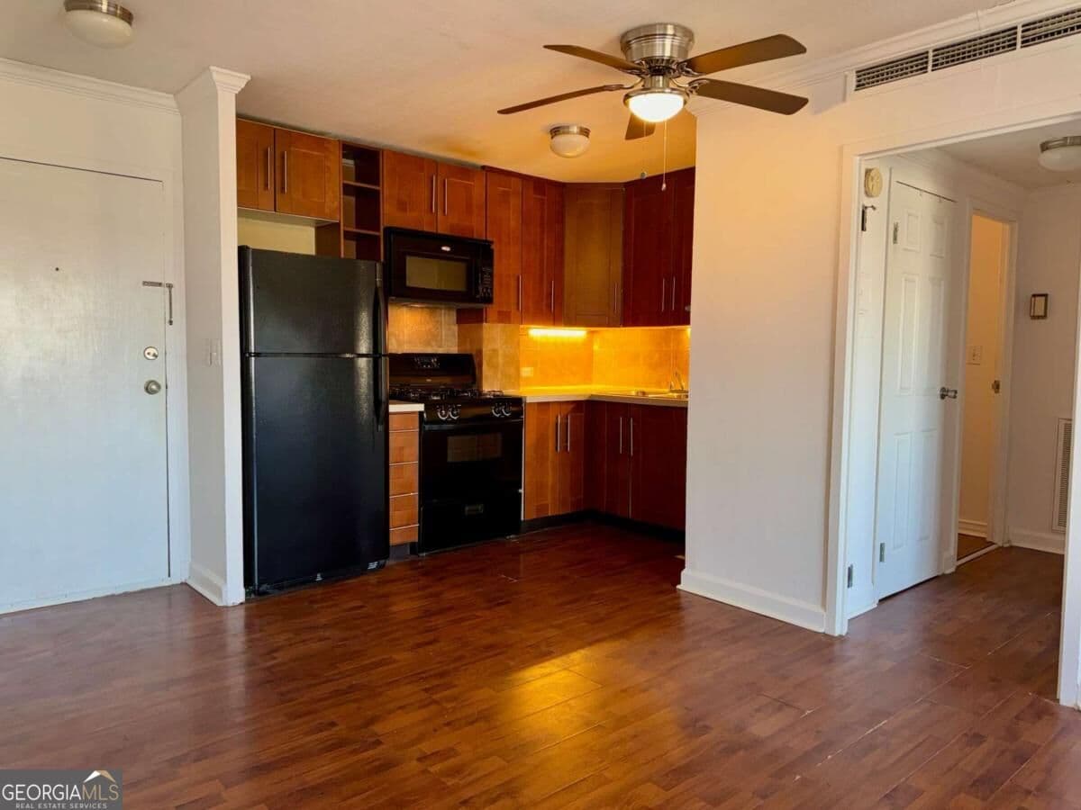 1 bedroom, 1 bathroom, 667 sq ft condominium for sale at 2285 Peachtree Road 1101, Atlanta, GA 30309 — photo 6