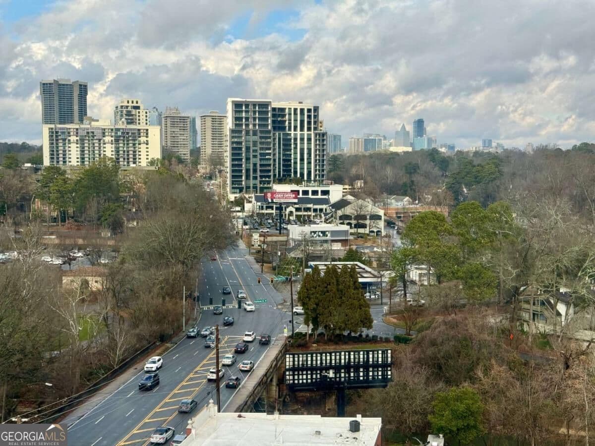 1 bedroom, 1 bathroom, 667 sq ft condominium for sale at 2285 Peachtree Road 1101, Atlanta, GA 30309 — photo 3