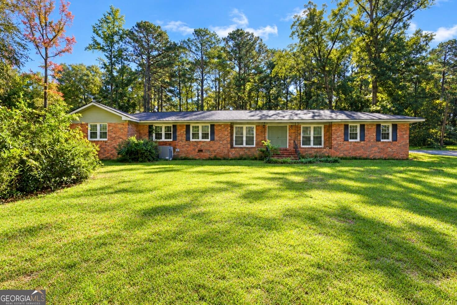 3 bedroom, 3 bathroom, 2,412 sq ft single family residence for sale at 2058 Graham Road, Macon, GA 31211 — photo 2