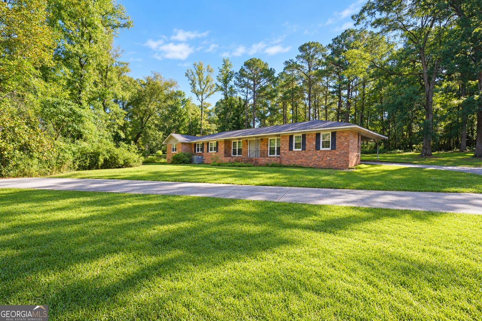 3 bedroom, 3 bathroom, 2,412 sq ft single family residence for sale at 2058 Graham Road, Macon, GA 31211 — photo 3
