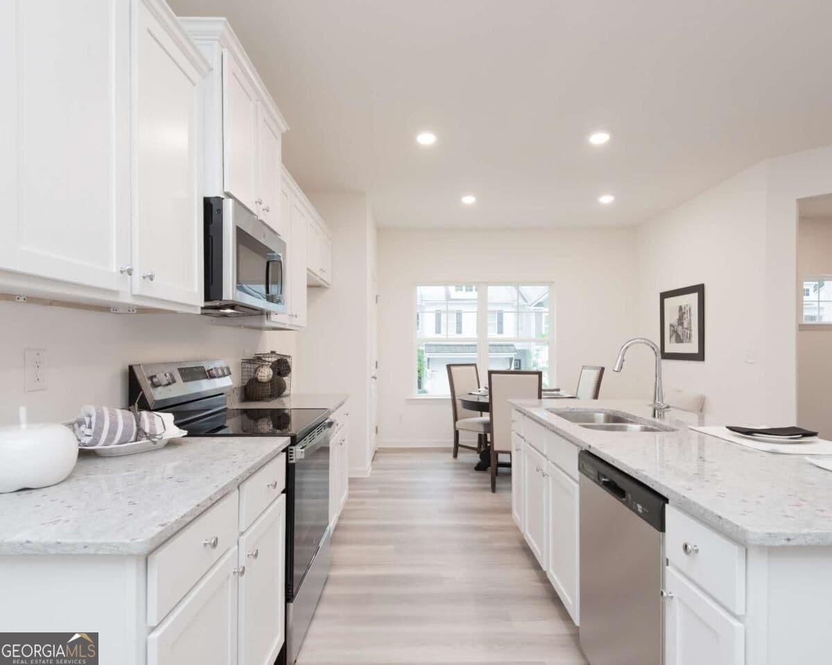 3 bedroom, 2.5 bathroom, 1,685 sq ft townhouse for sale at 1922 Christine Way 110, Conyers, GA 30013 — photo 8