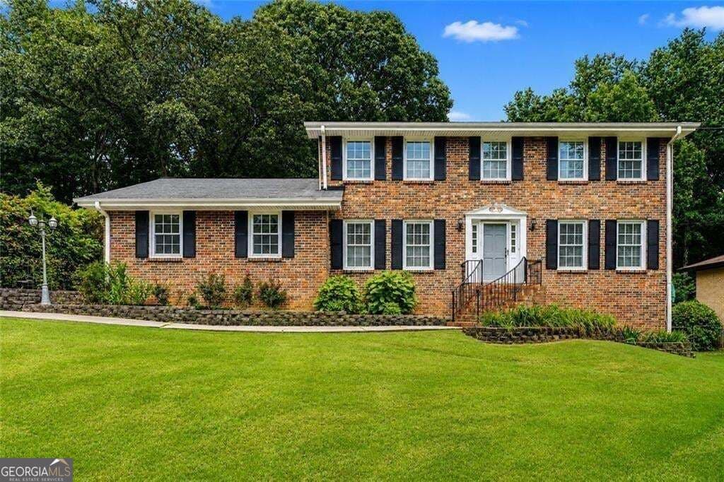 4 bedroom, 4 bathroom, 3,478 sq ft single family residence for sale at 1683 Oak Ridge Circle, Stone Mountain, GA 30087 — photo 2