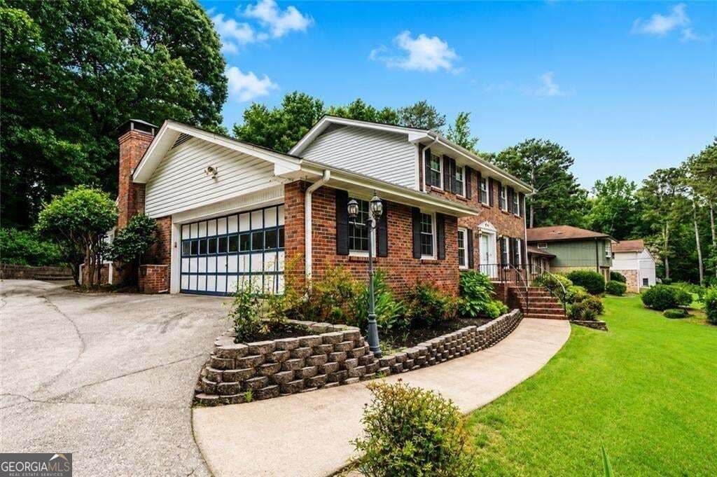 4 bedroom, 4 bathroom, 3,478 sq ft single family residence for sale at 1683 Oak Ridge Circle, Stone Mountain, GA 30087 — photo 3