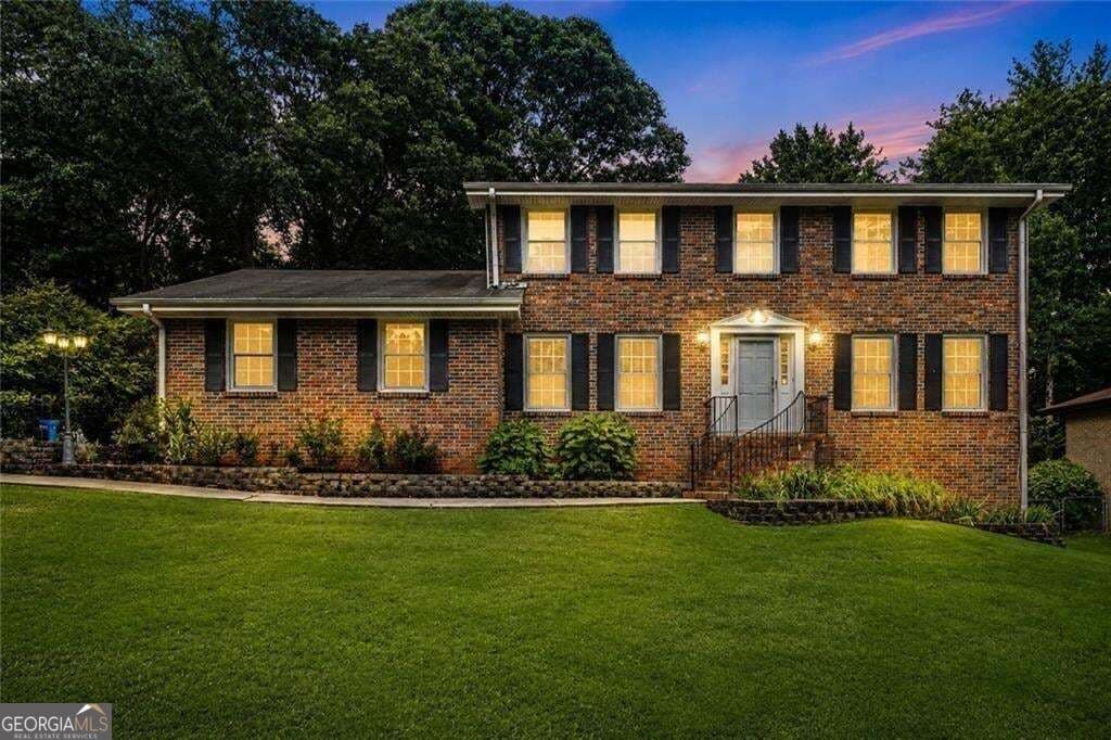 4 bedroom, 4 bathroom, 3,478 sq ft single family residence for sale at 1683 Oak Ridge Circle, Stone Mountain, GA 30087 — photo 4