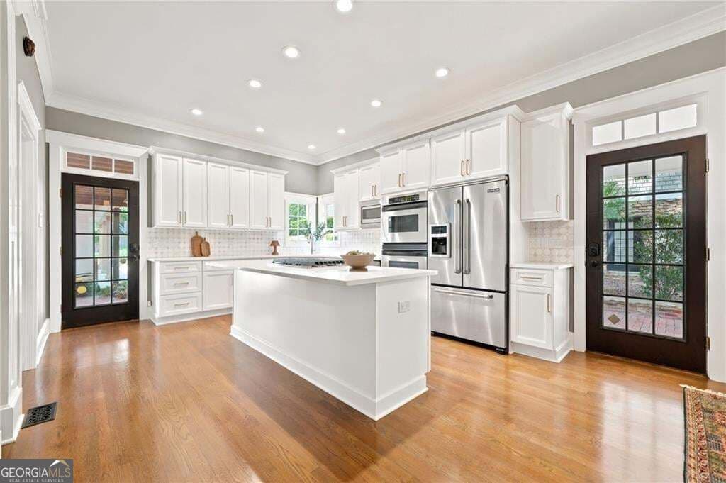 5 bedroom, 5.5 bathroom, 4,866 sq ft single family residence for sale at 3901 Hazelhurst Drive, Marietta, GA 30066 — photo 7