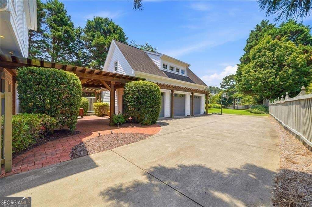 5 bedroom, 5.5 bathroom, 4,866 sq ft single family residence for sale at 3901 Hazelhurst Drive, Marietta, GA 30066 — photo 5