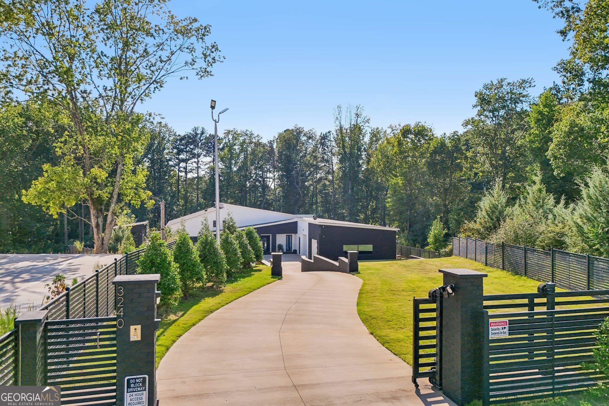 5 bedroom, 7.5 bathroom, 5,446 sq ft single family residence for sale at 3240 Smithtown Road, Suwanee, GA 30024 — photo 2