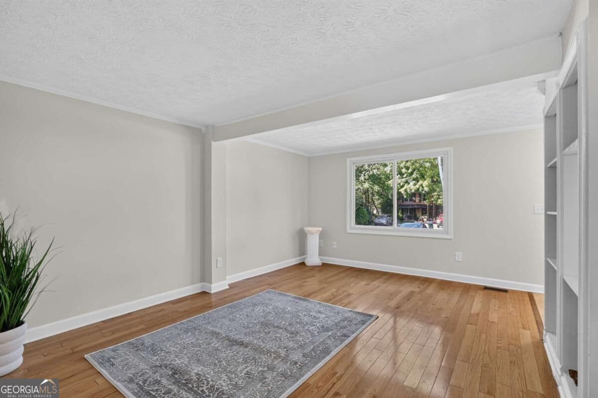 3 bedroom, 3 bathroom, 1,555 sq ft townhouse for sale at 284 Roswell Commons Circle, Roswell, GA 30076 — photo 5