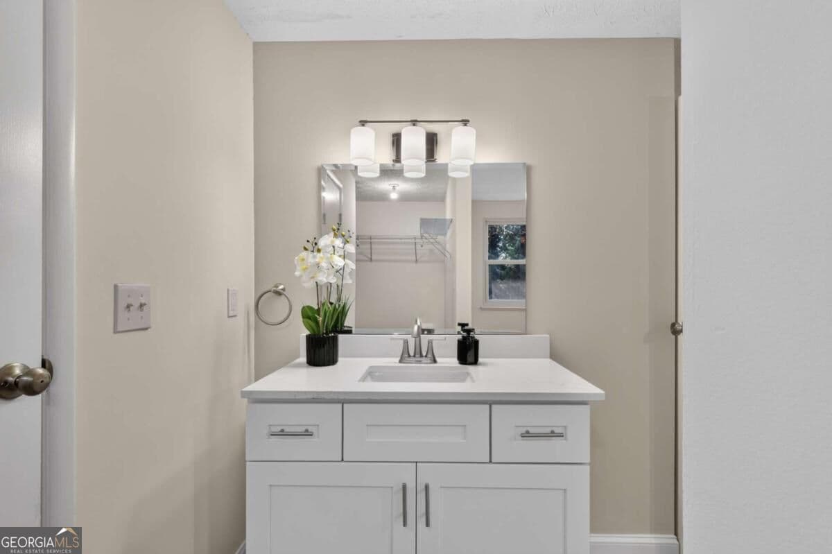 3 bedroom, 3 bathroom, 1,555 sq ft townhouse for sale at 284 Roswell Commons Circle, Roswell, GA 30076 — photo 9