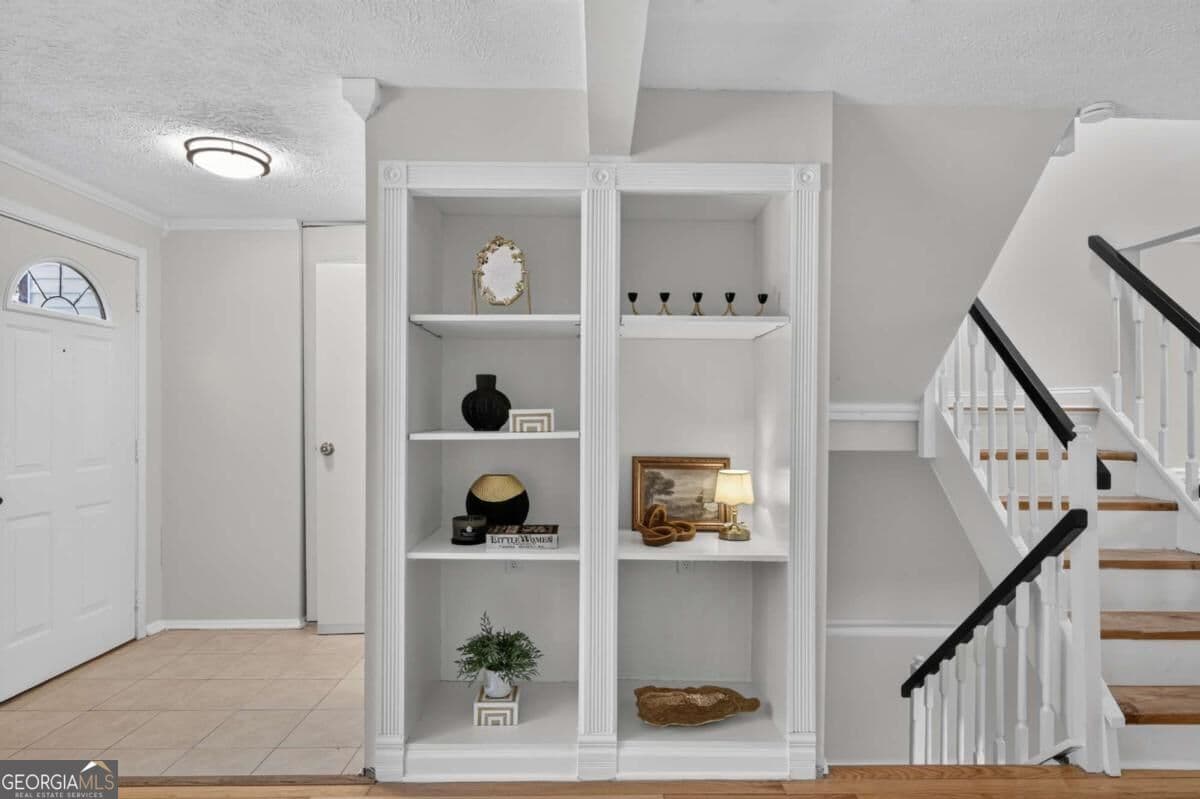 3 bedroom, 3 bathroom, 1,555 sq ft townhouse for sale at 284 Roswell Commons Circle, Roswell, GA 30076 — photo 4