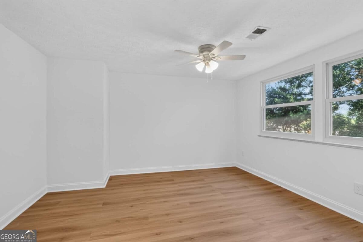 3 bedroom, 3 bathroom, 1,555 sq ft townhouse for sale at 284 Roswell Commons Circle, Roswell, GA 30076 — photo 8